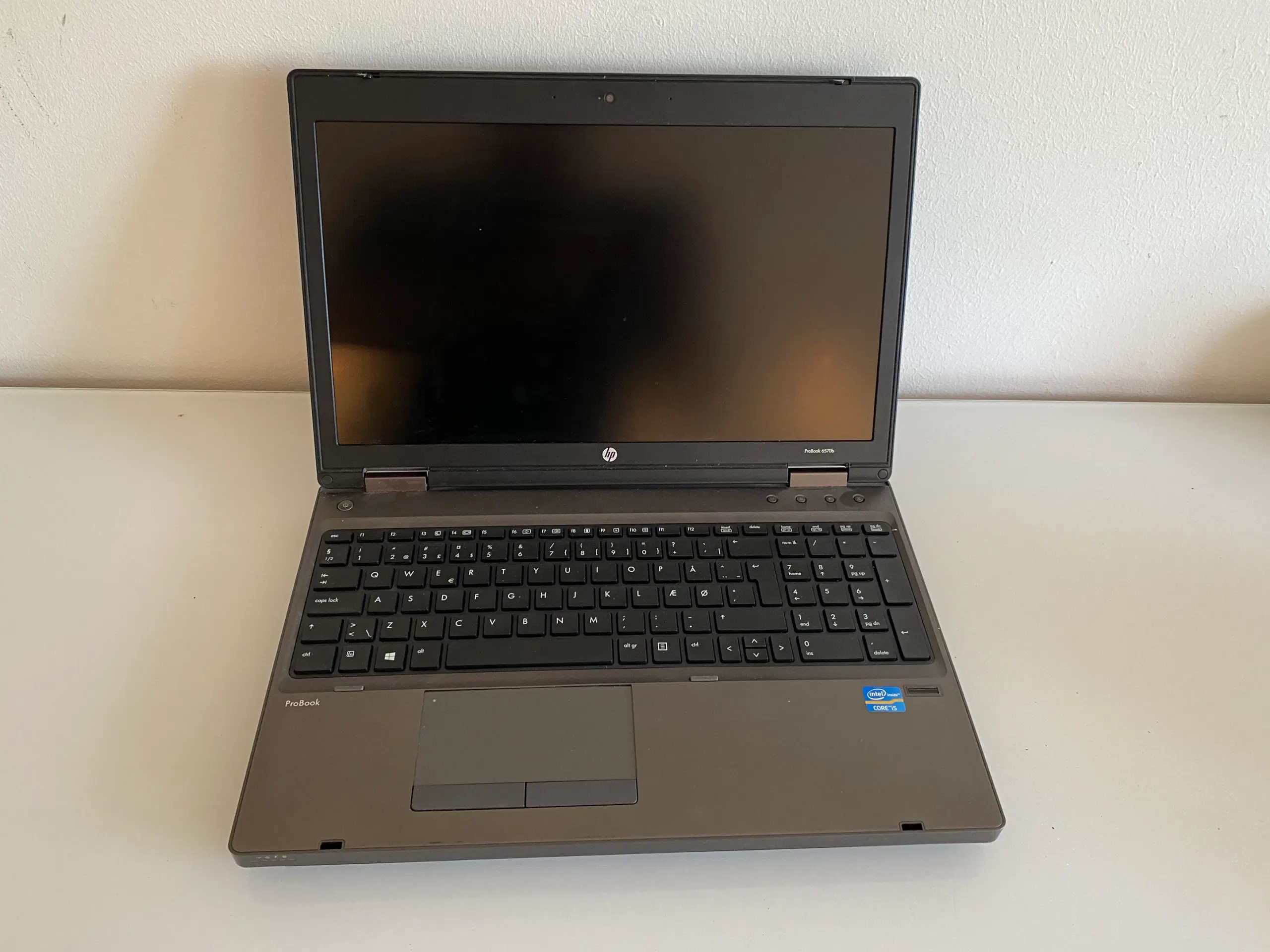 HP ProBook 6570b bærbar med docking station