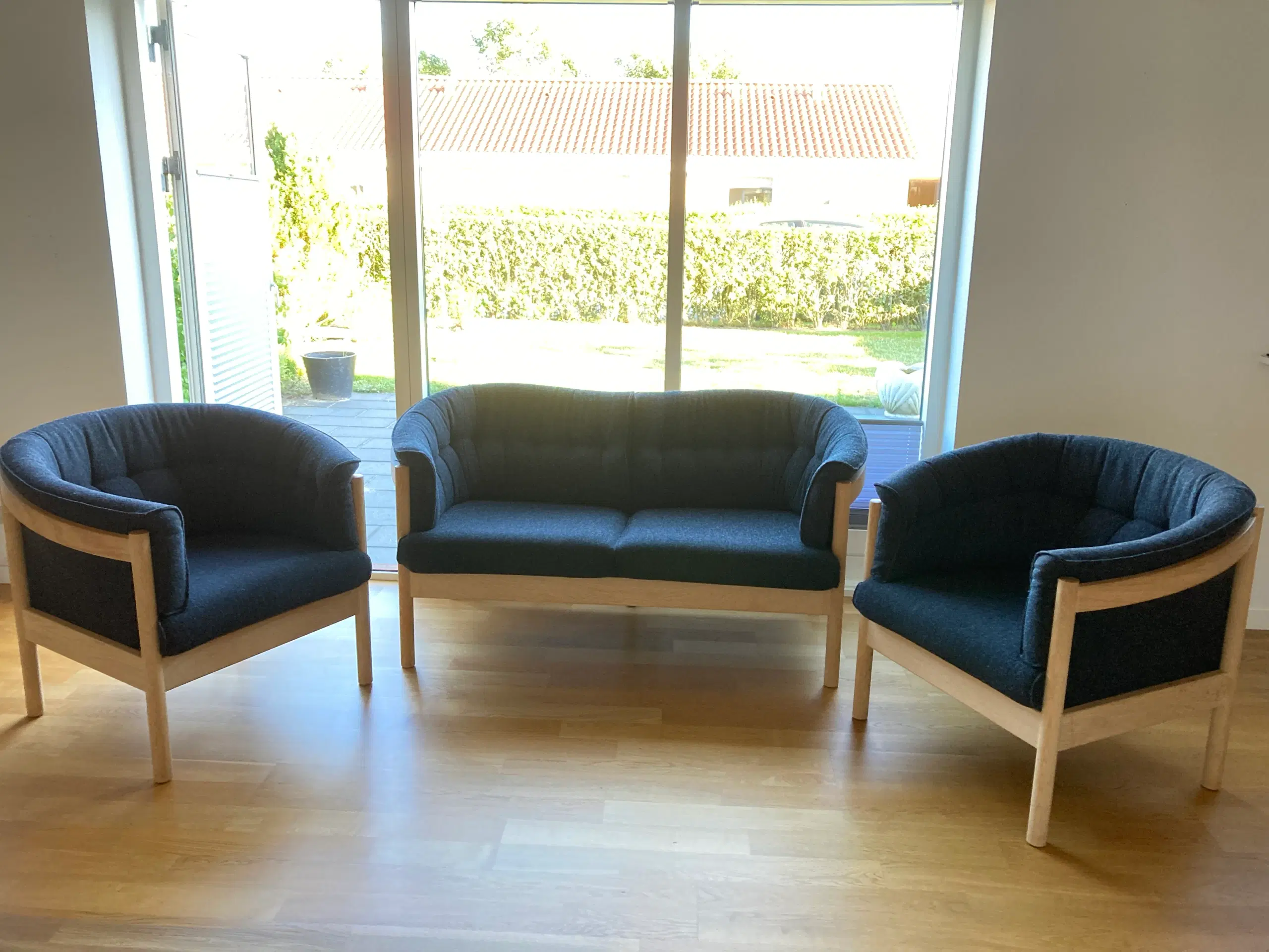 Nielaus 2 personers sofa og 2 lænestole sælges