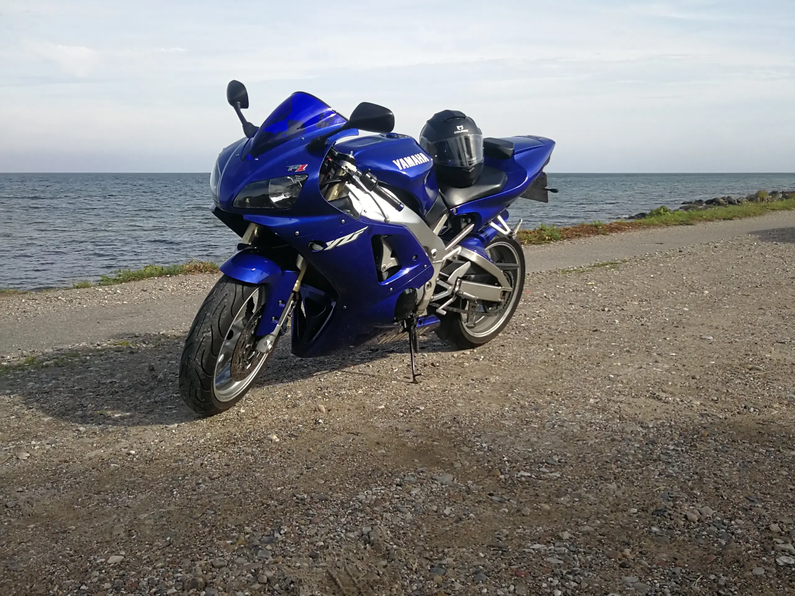 Yamaha YZF R1