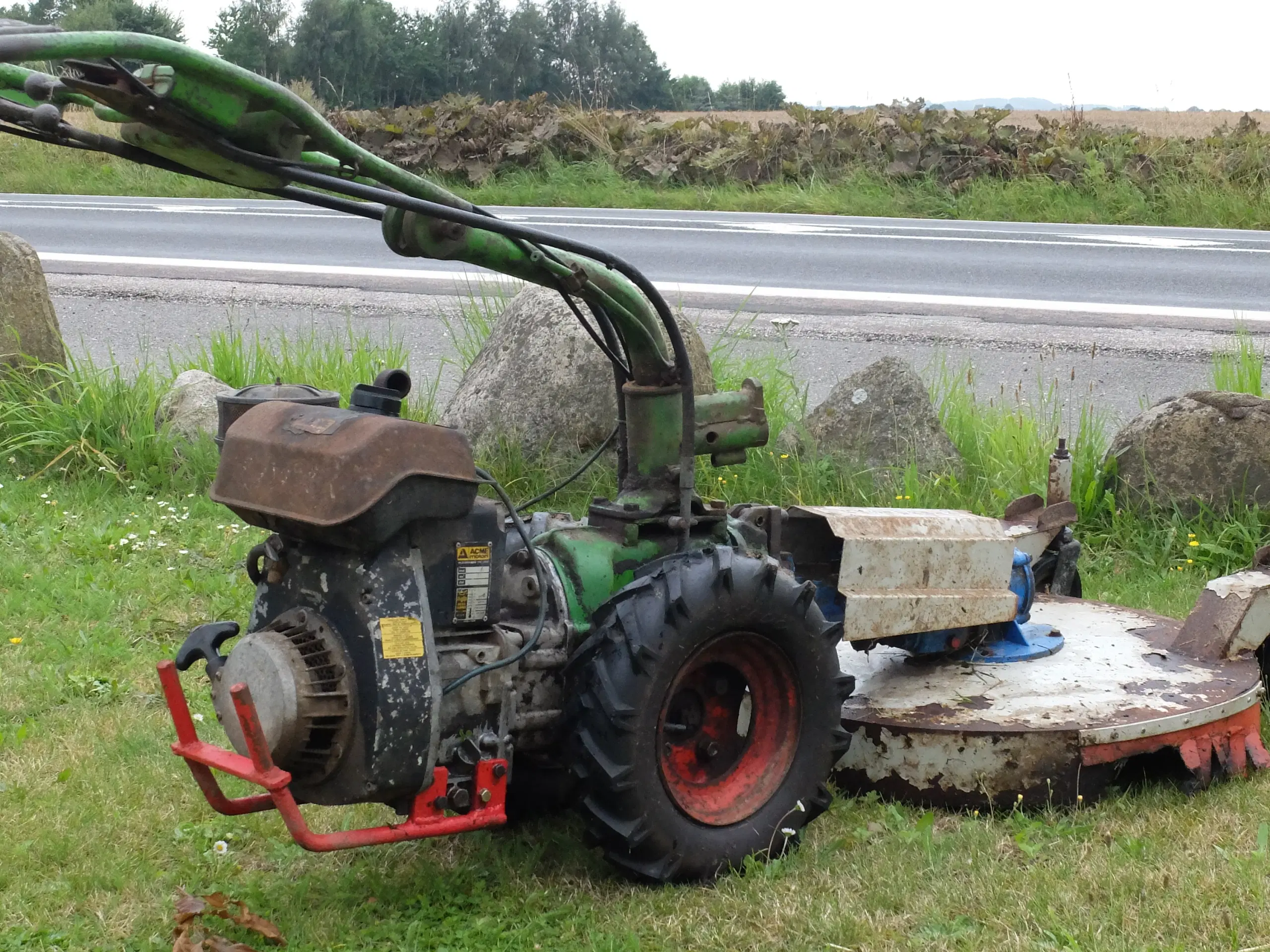 Agria 2400 med klipper og plov