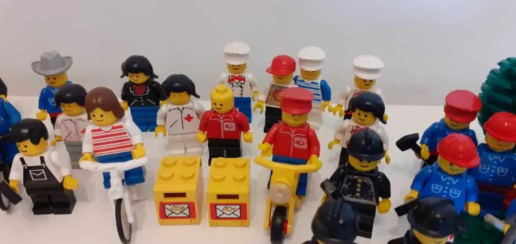 LEGO figurer 32 stk + tilbehør (Fra 70 / 80´erne)