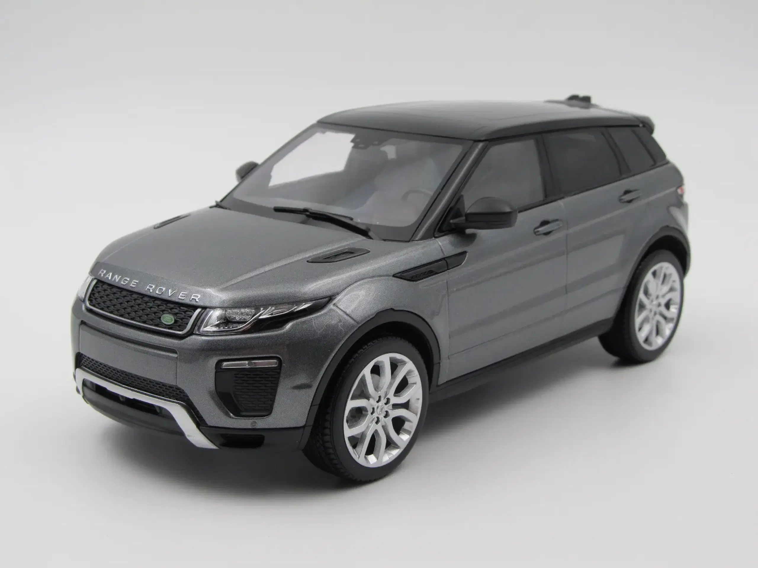 2011 Range Rover Evoque Corris Gray - 1:18