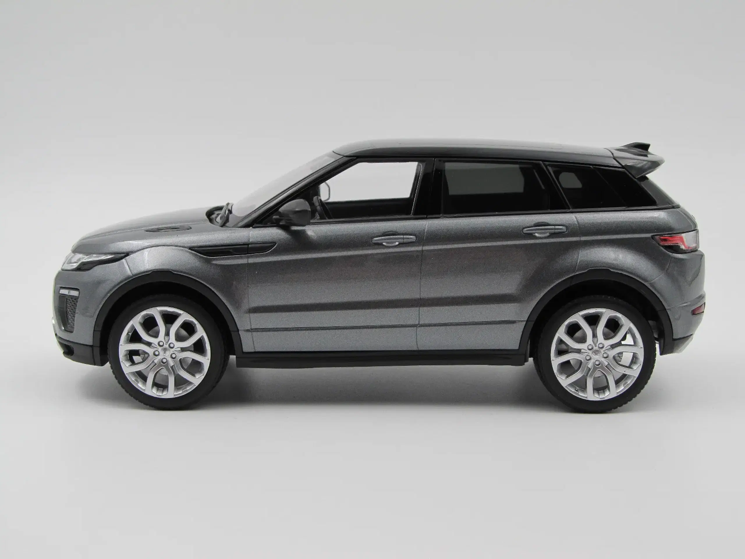 2011 Range Rover Evoque Corris Gray - 1:18