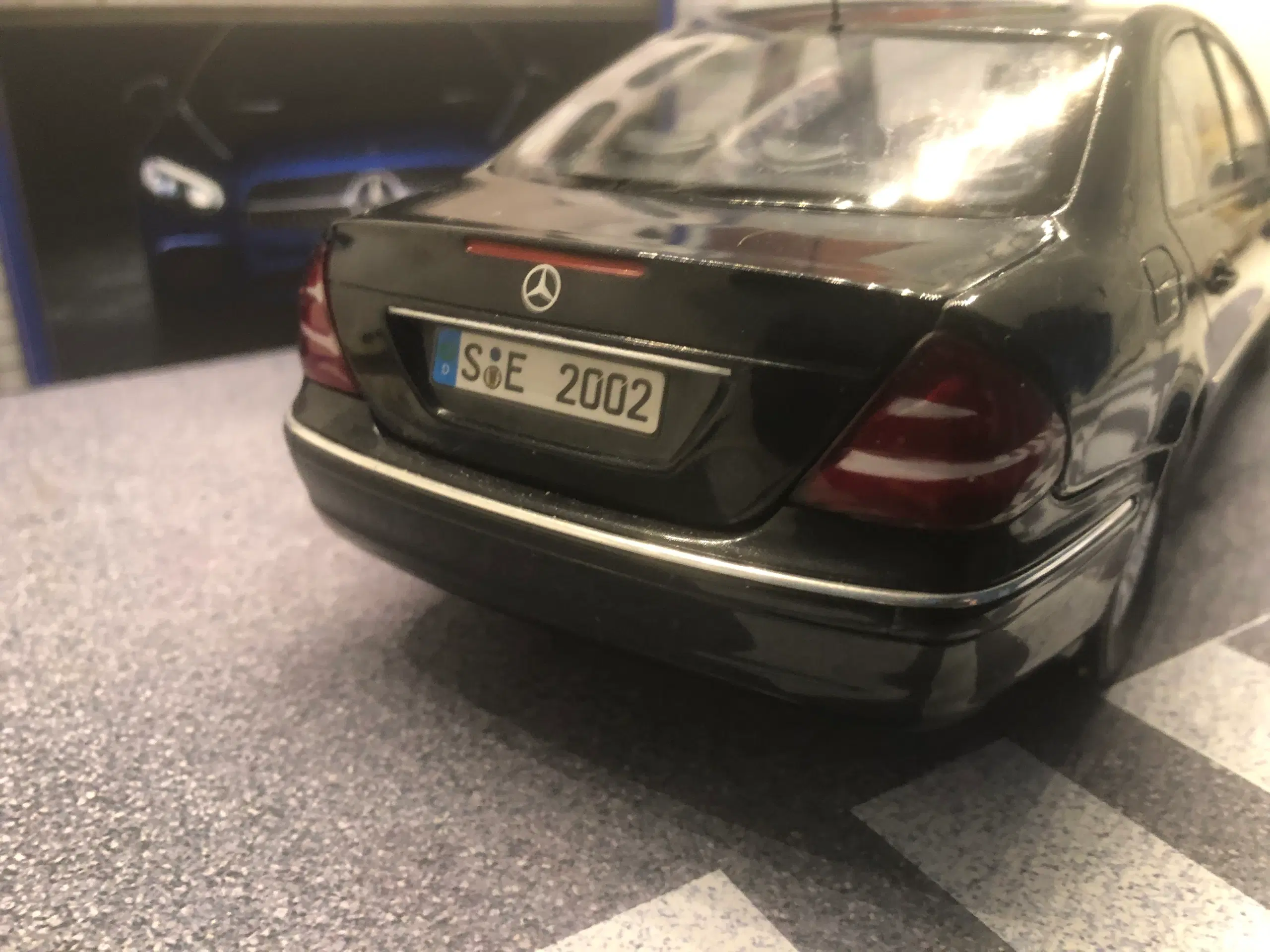 1:18 Mercedes E 211