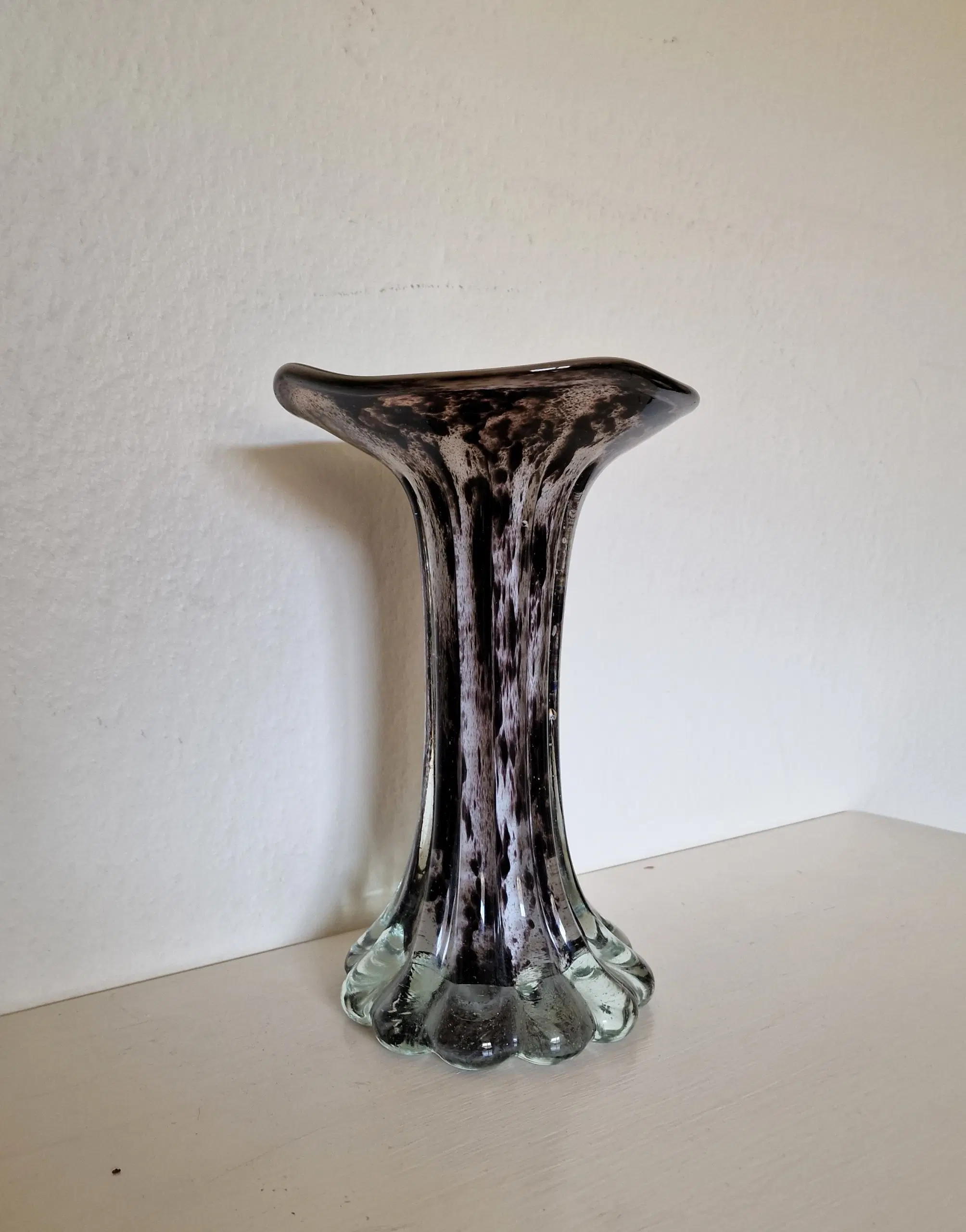 Flot vintage kunstglas vase i Murano-stil