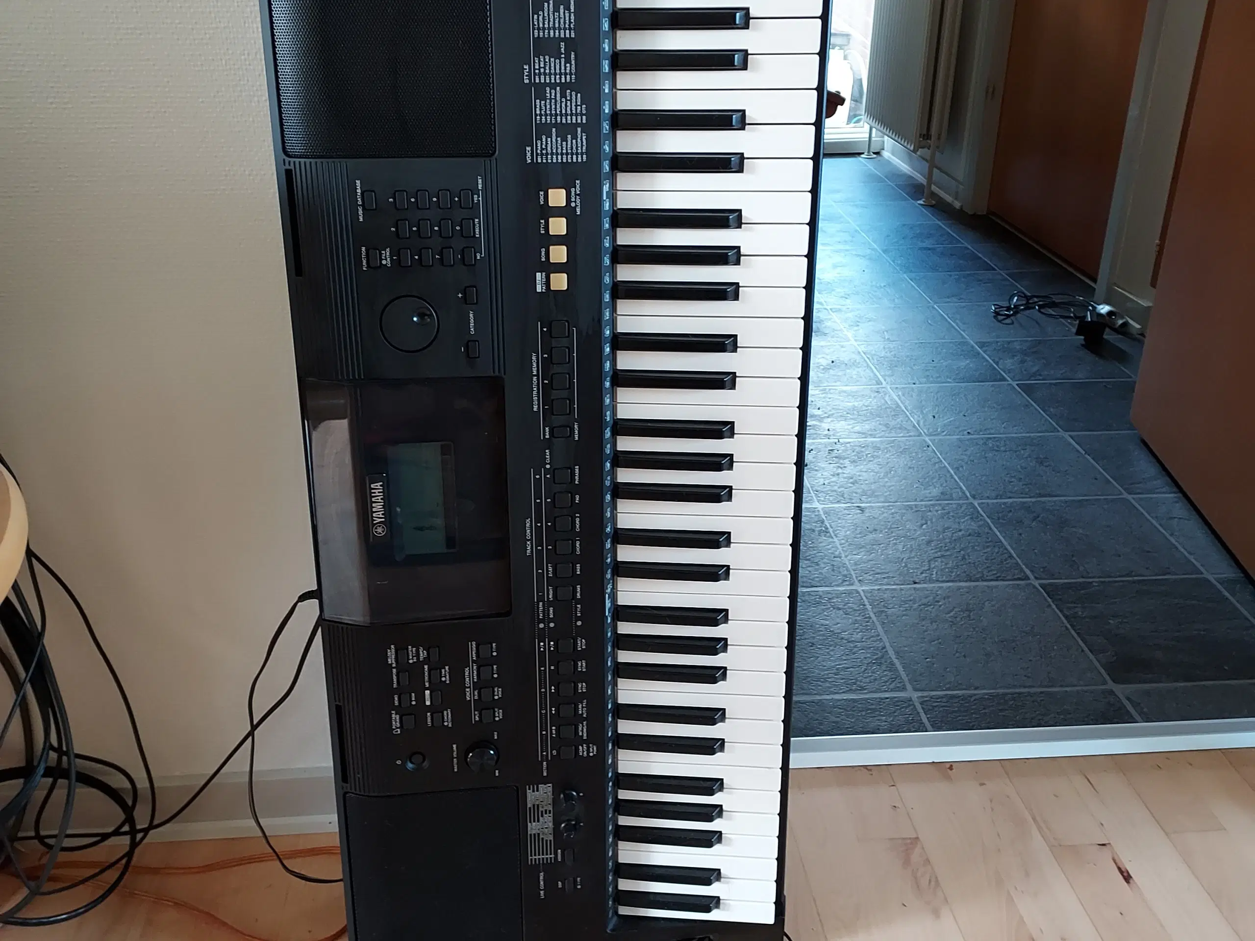 YAMAHA Digigital Keyboard PSR-E453