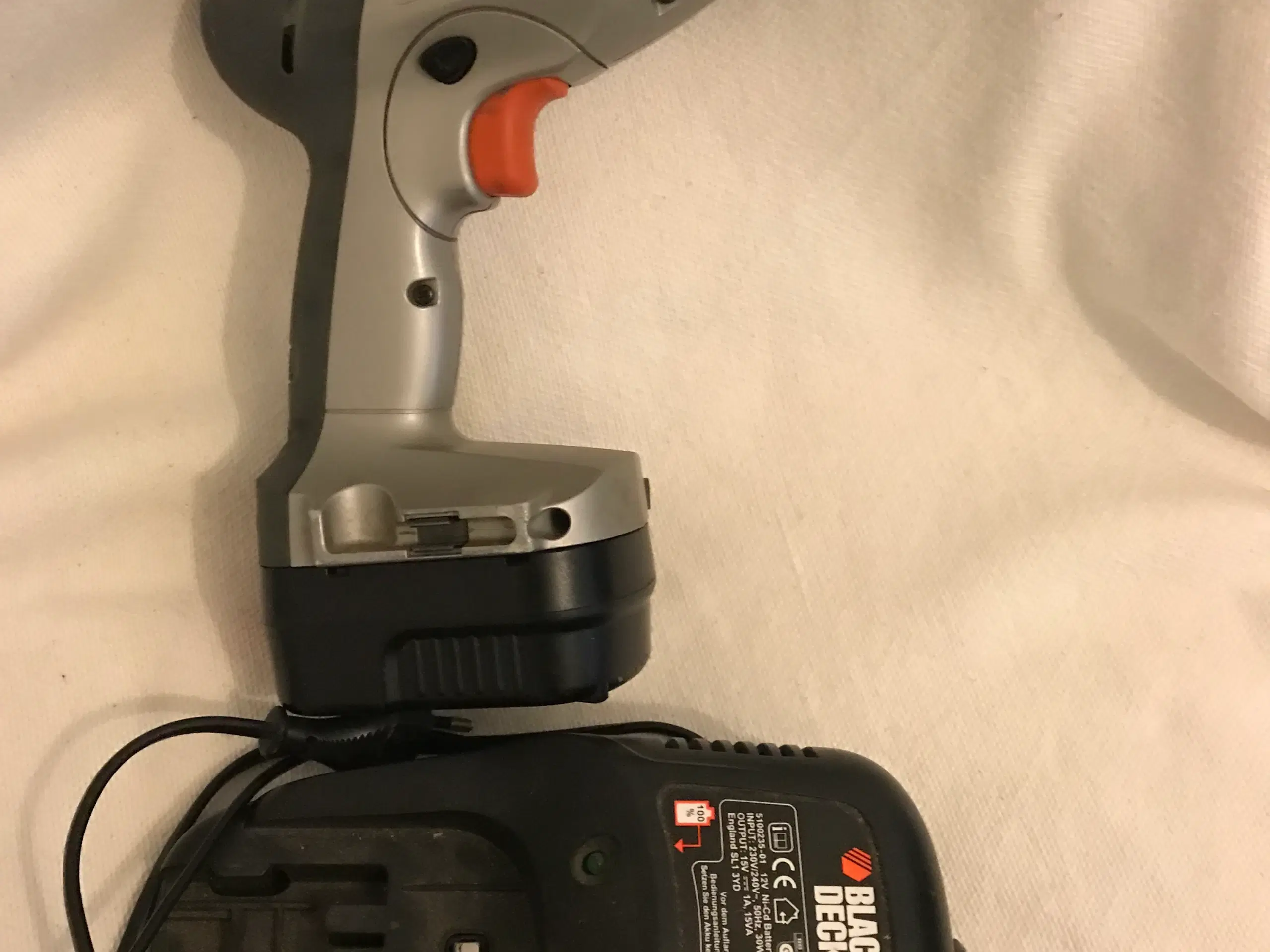 Black  Decker Bore / Skruemaskine med Oplader