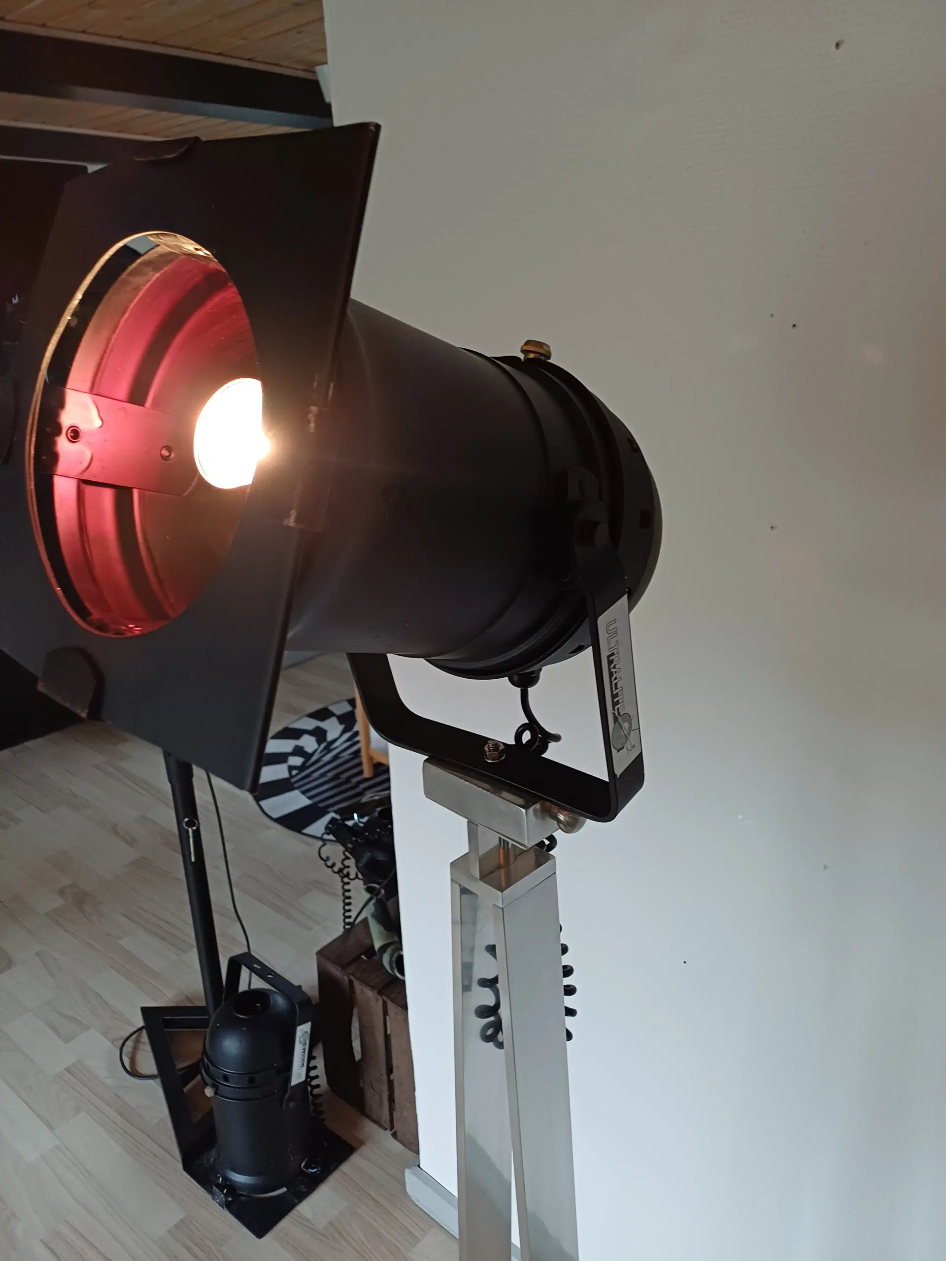 Projektør gulvlampe