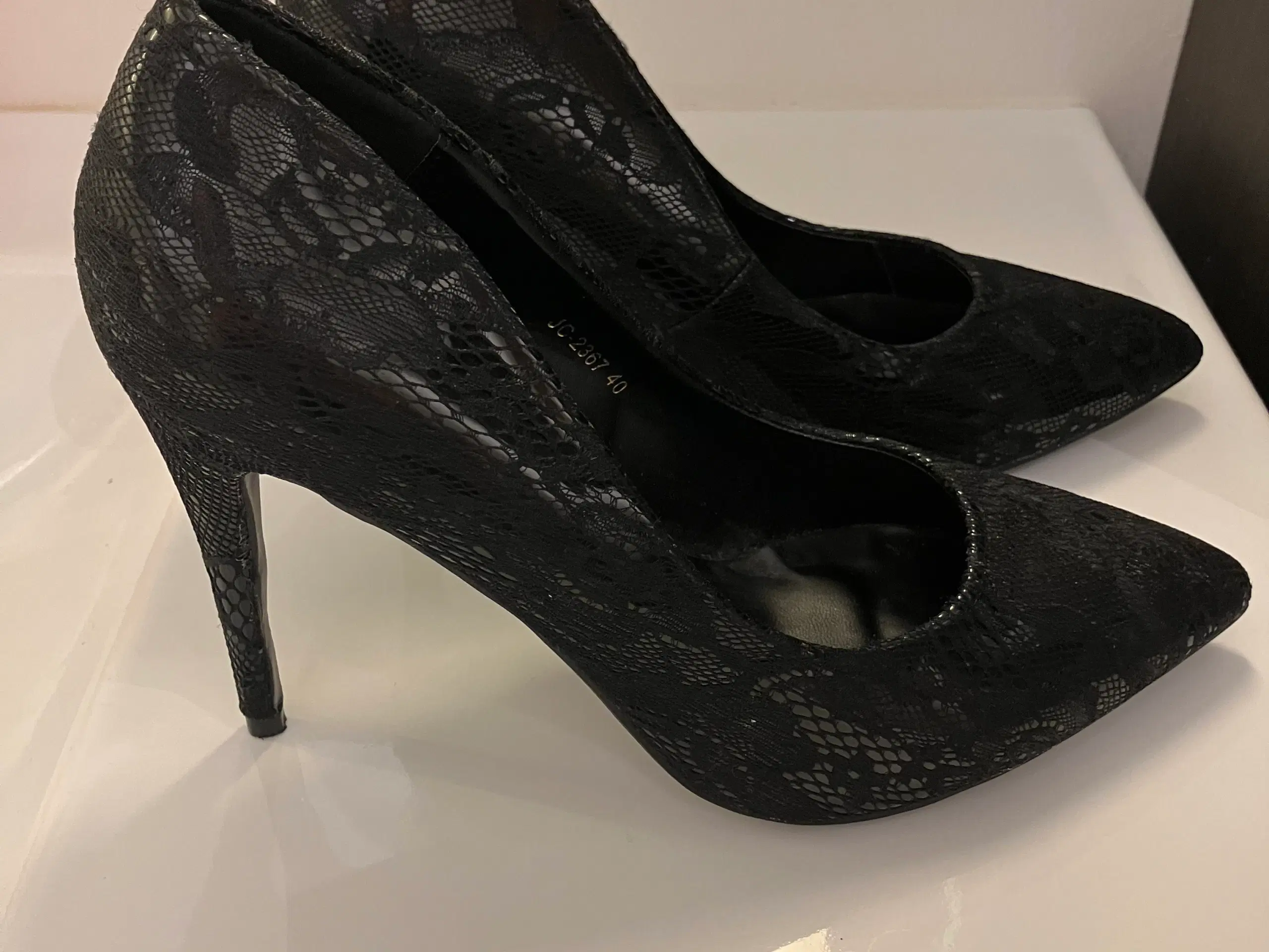 Helt nye stiletter/Smukke/Shiny lace/Ideal Shoes