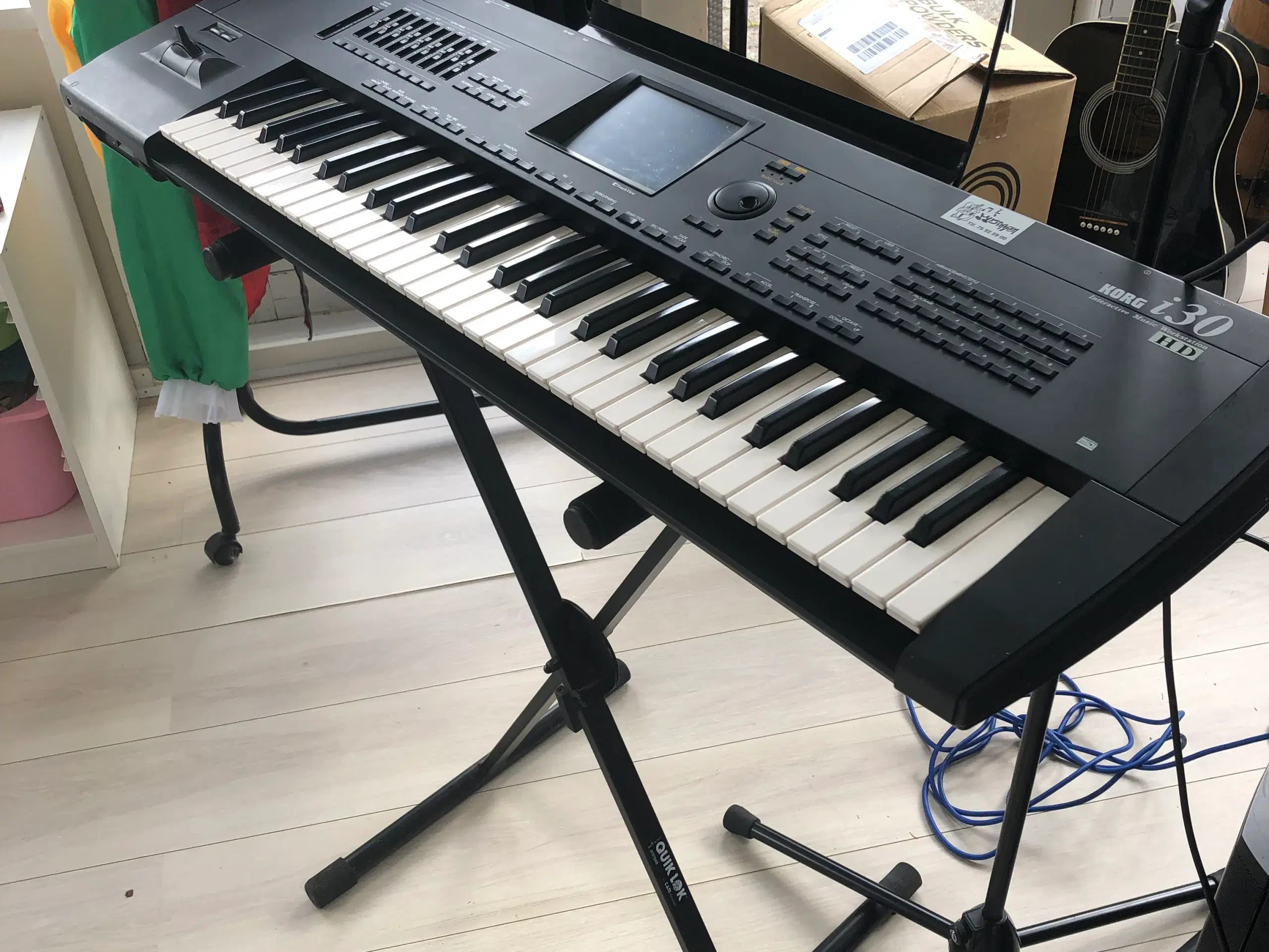 Keyboard Korg i30