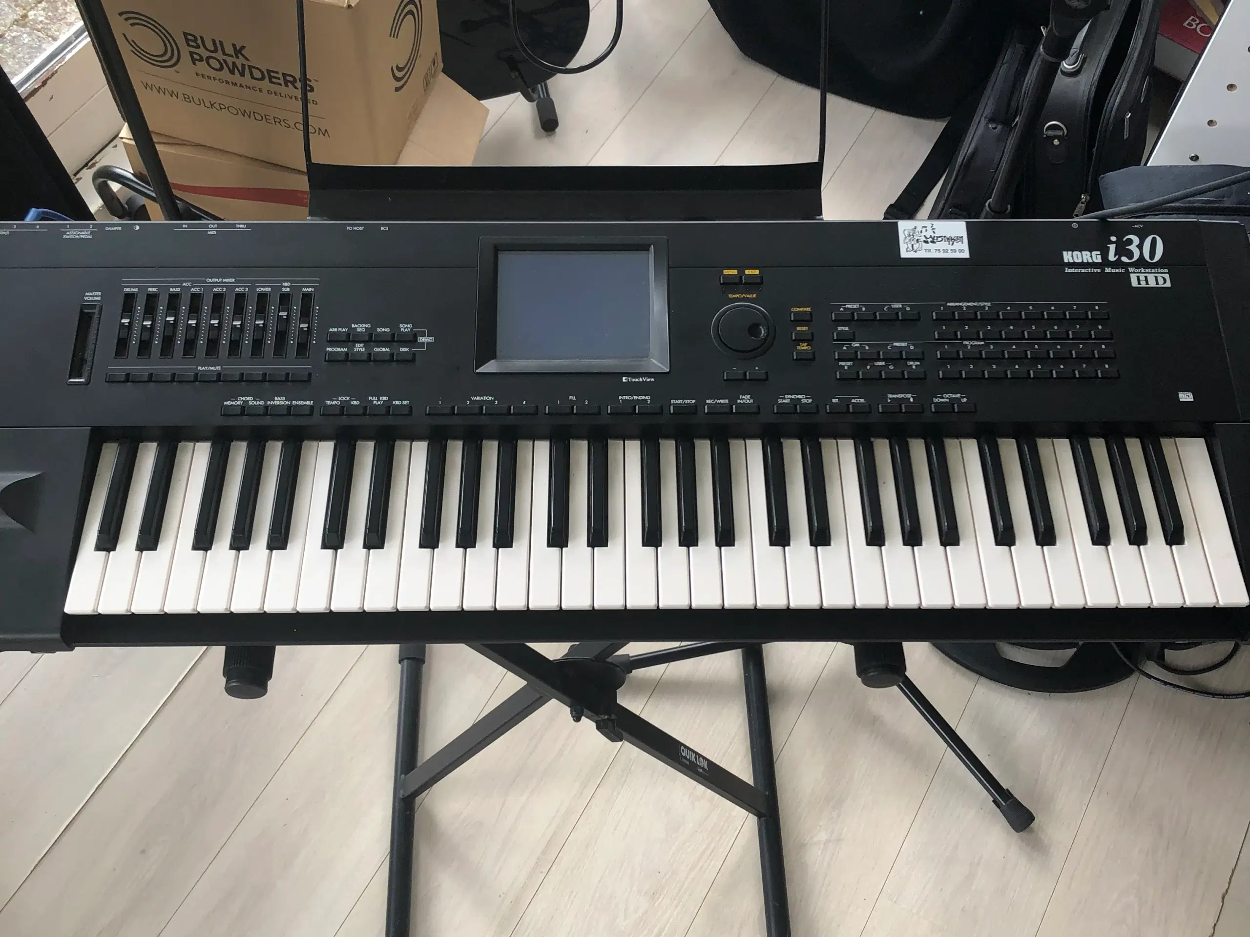 Keyboard Korg i30