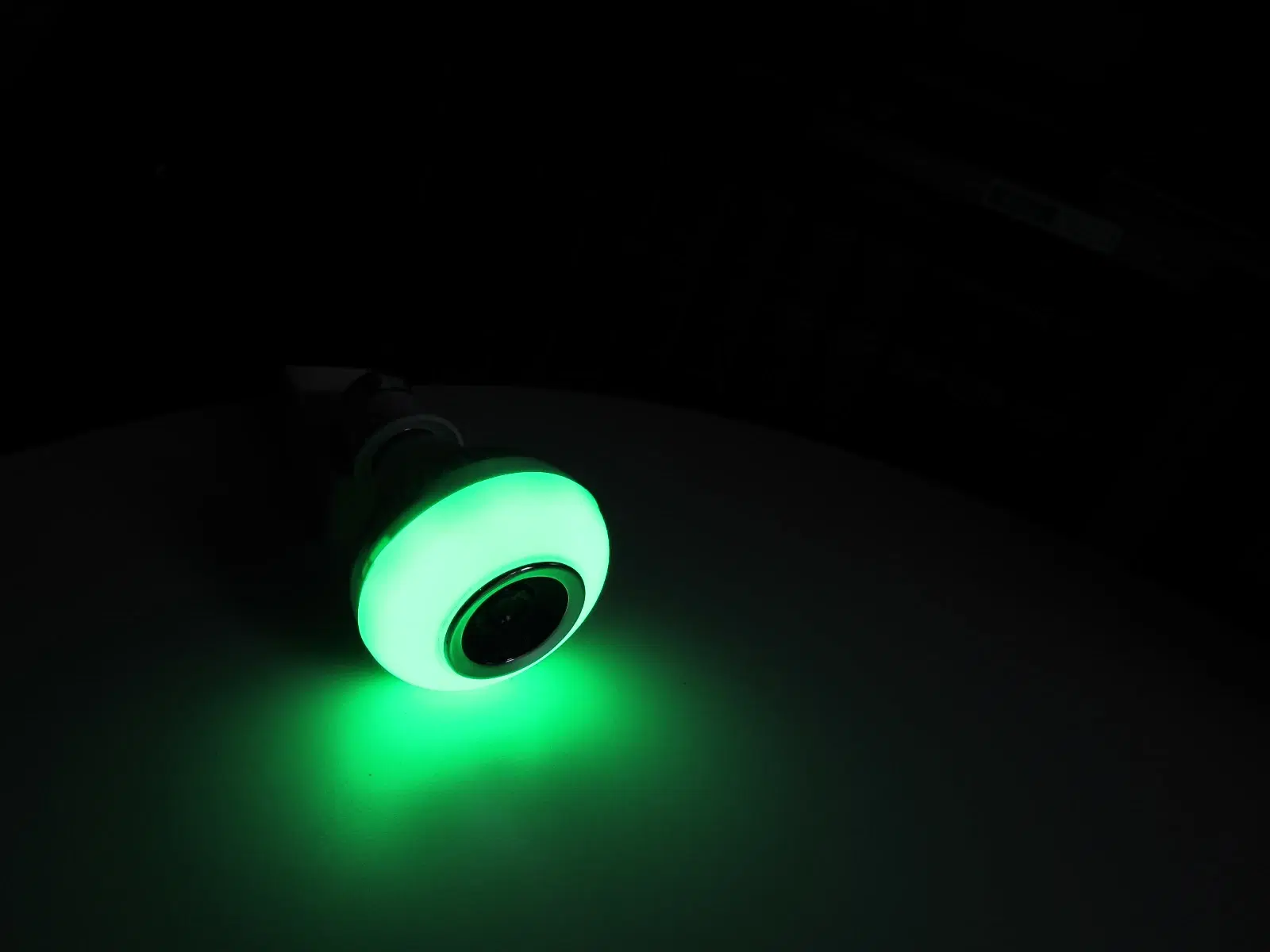 Smart Bluetooth-musikpære med 12 farvet LED og