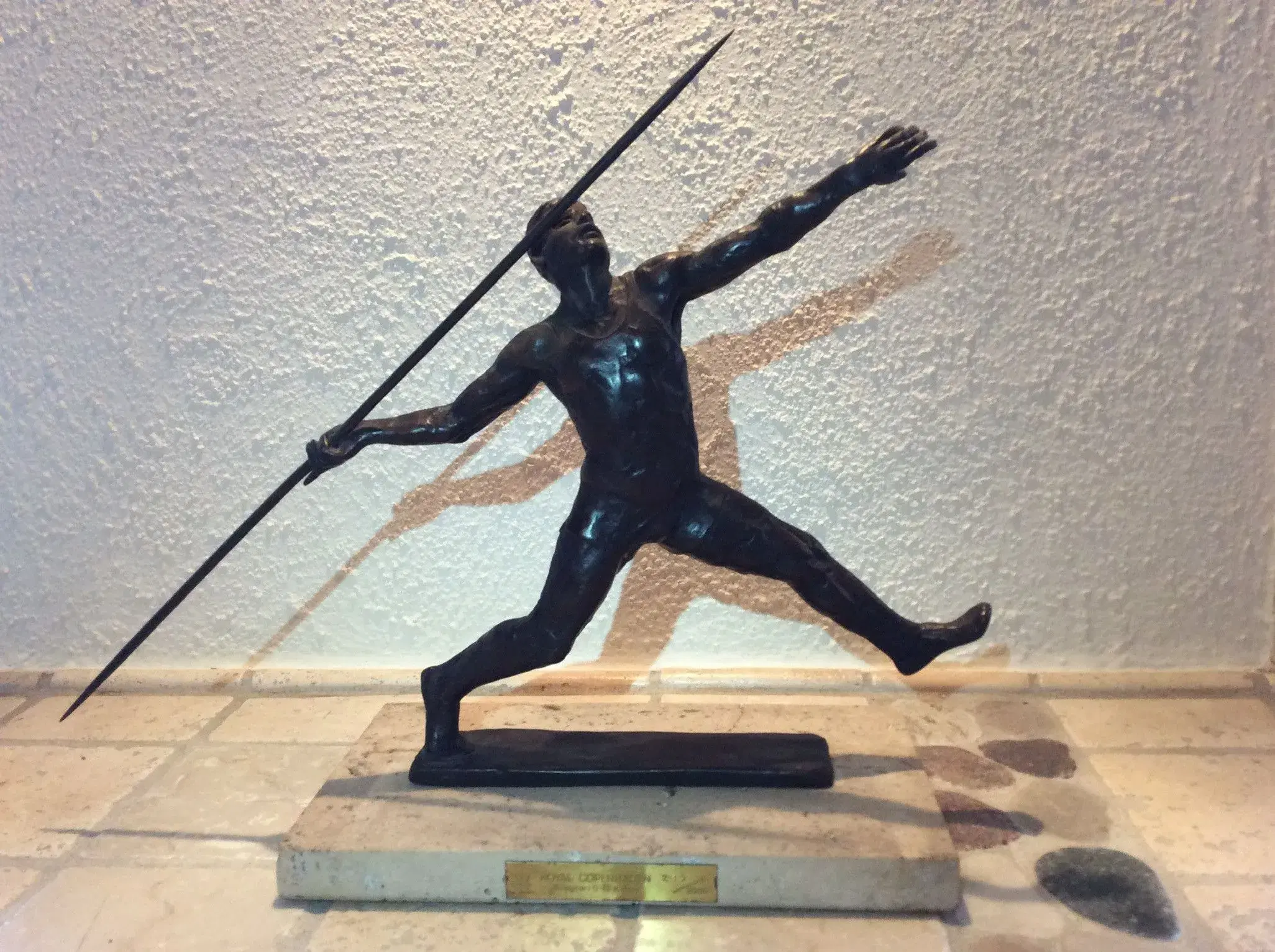 Bronce figur spydkaster