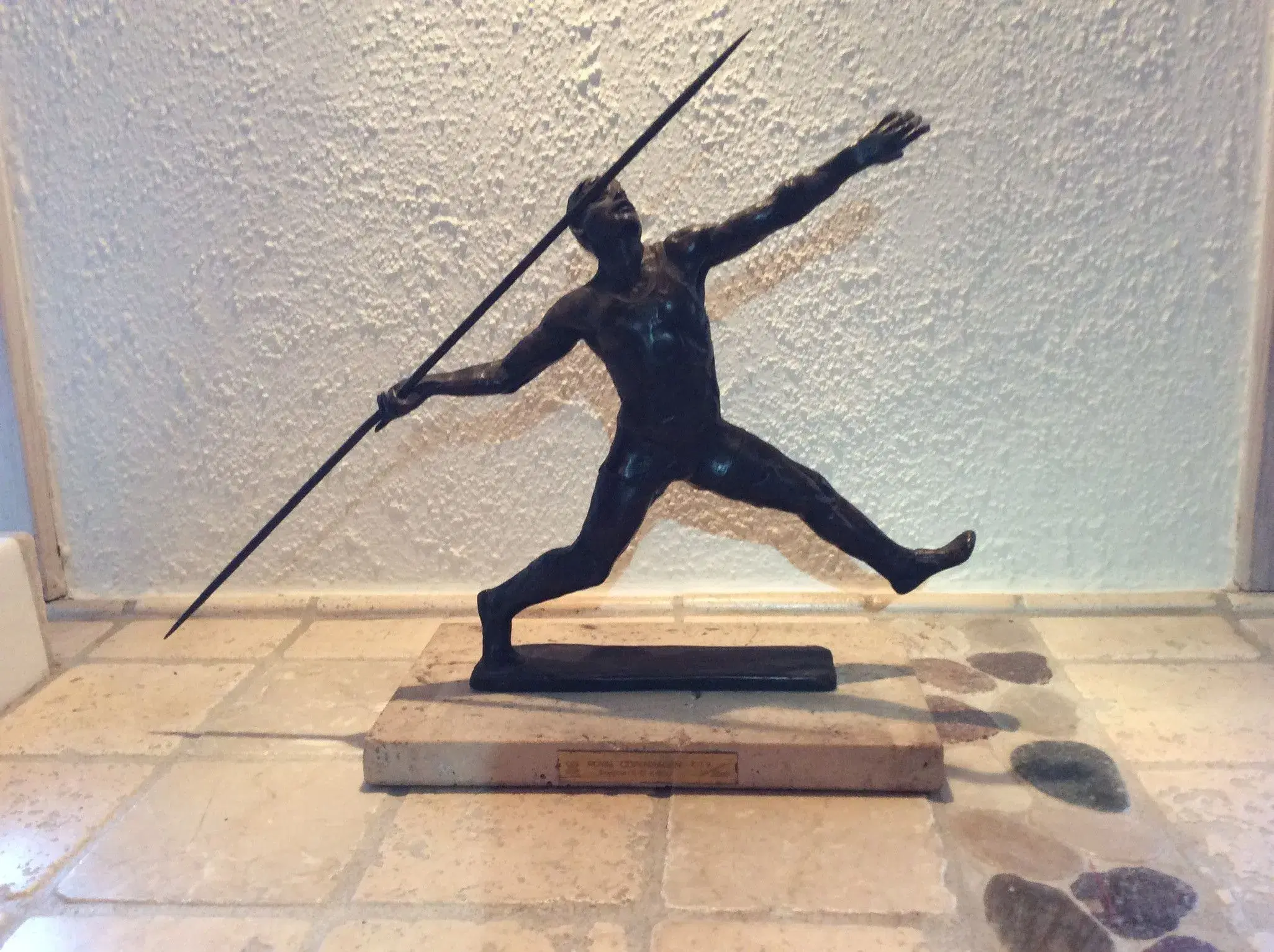 Bronce figur spydkaster