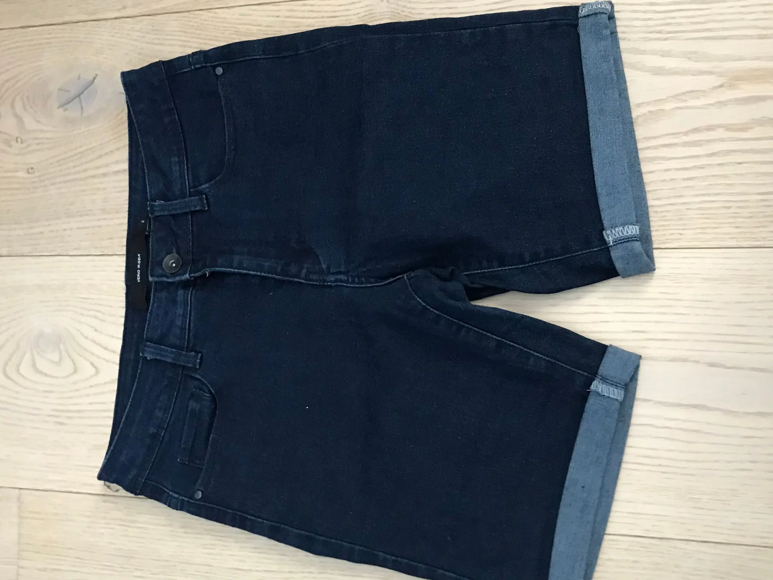 Mørkeblå Vero Moda demin shorts strl s