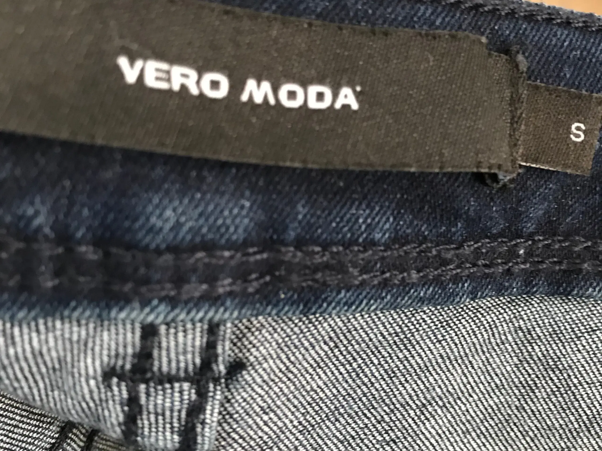 Mørkeblå Vero Moda demin shorts strl s