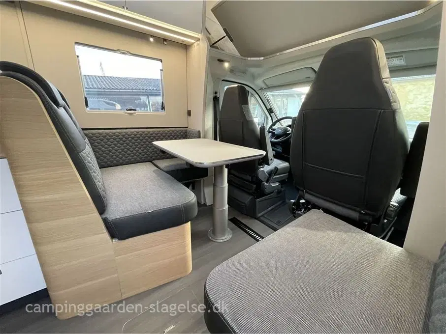 2024 - Adria Coral XL Plus 660 SL   Alkovemodel - VOGNEN ER PÅ LAGER