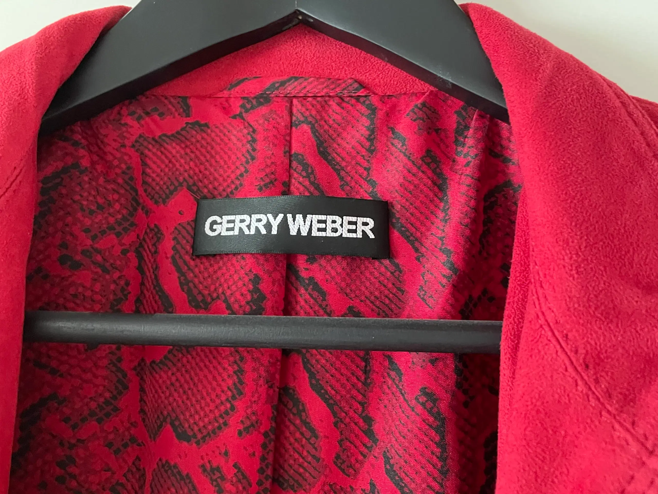 Rød ruskindsjakke fra Gerry Weber