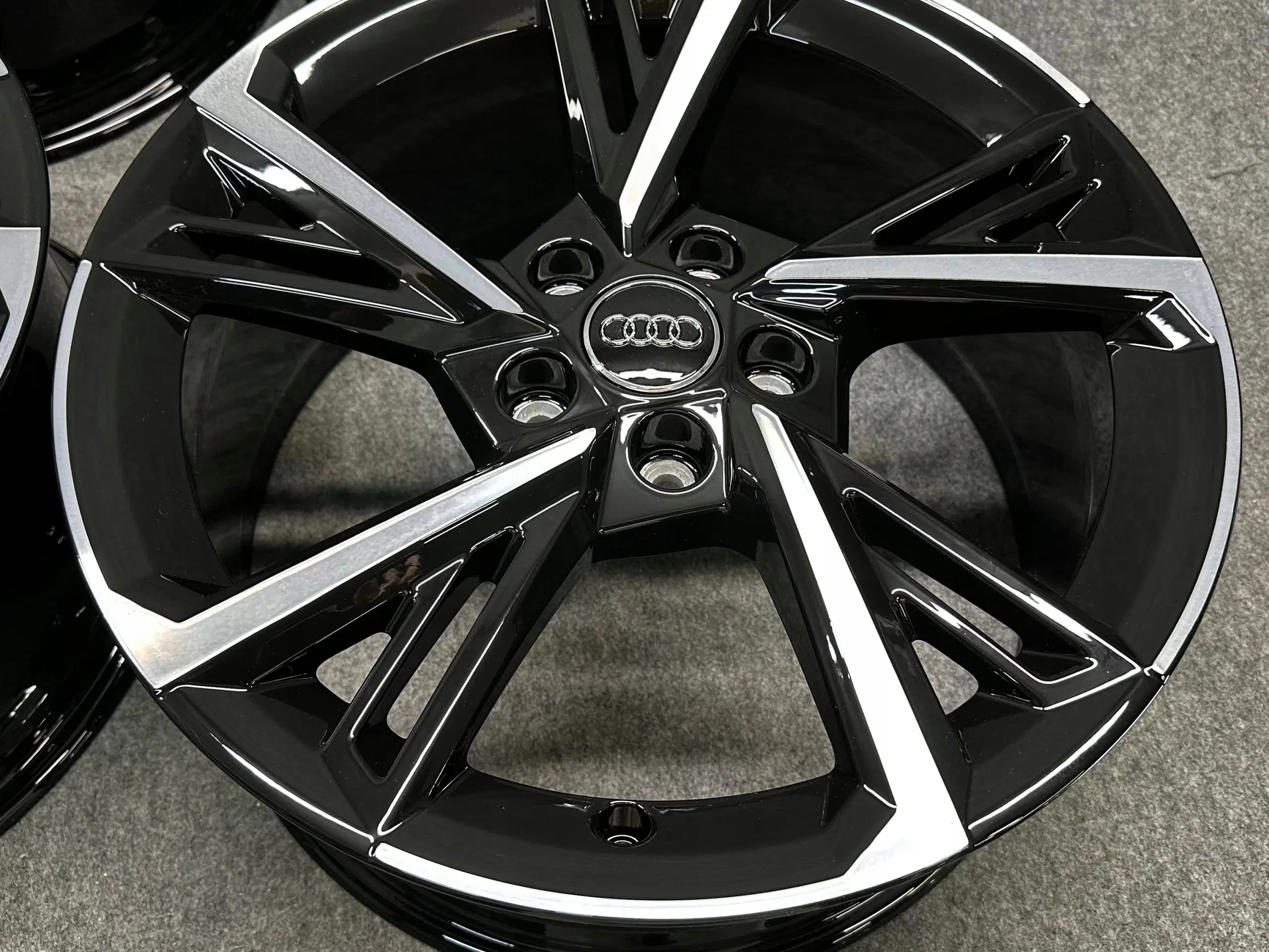 AUDI A3 8Y 8Y0 18 S-LINE S3 8J x 18" 5x112 ET 46