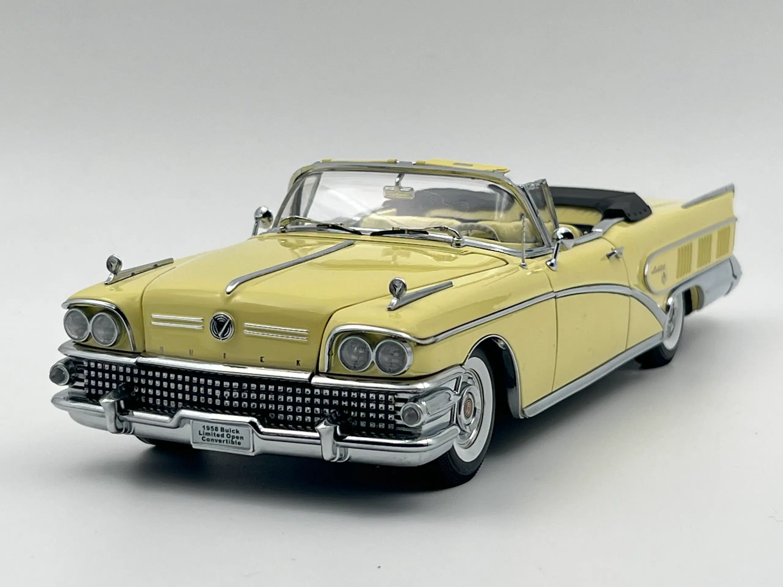 1958 Buick Limited Riviera Convertible 1:18