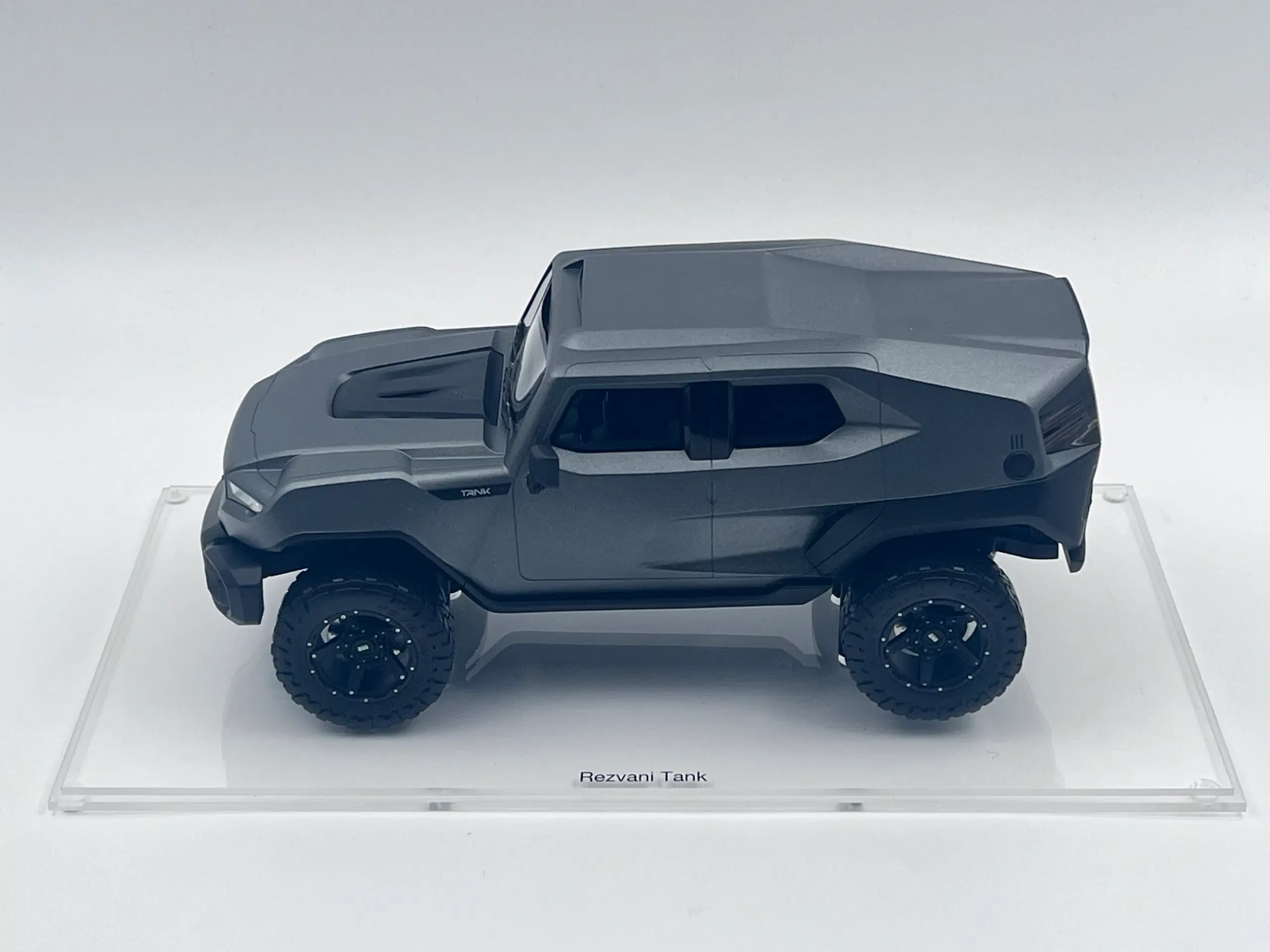 2017 Rezvani Tank 1:18