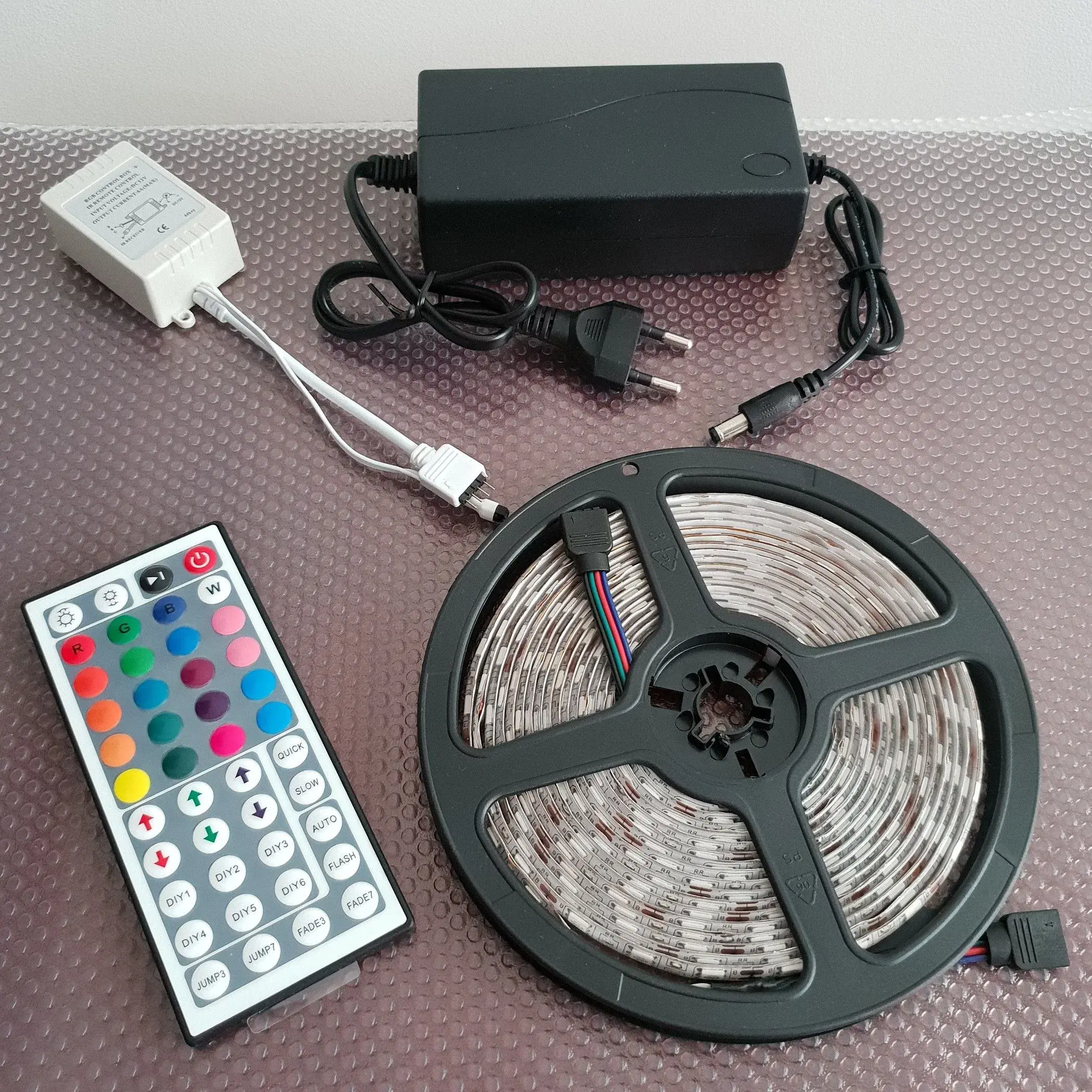 5m RGB LED Tape 300 LED + IR Fjernbetjening