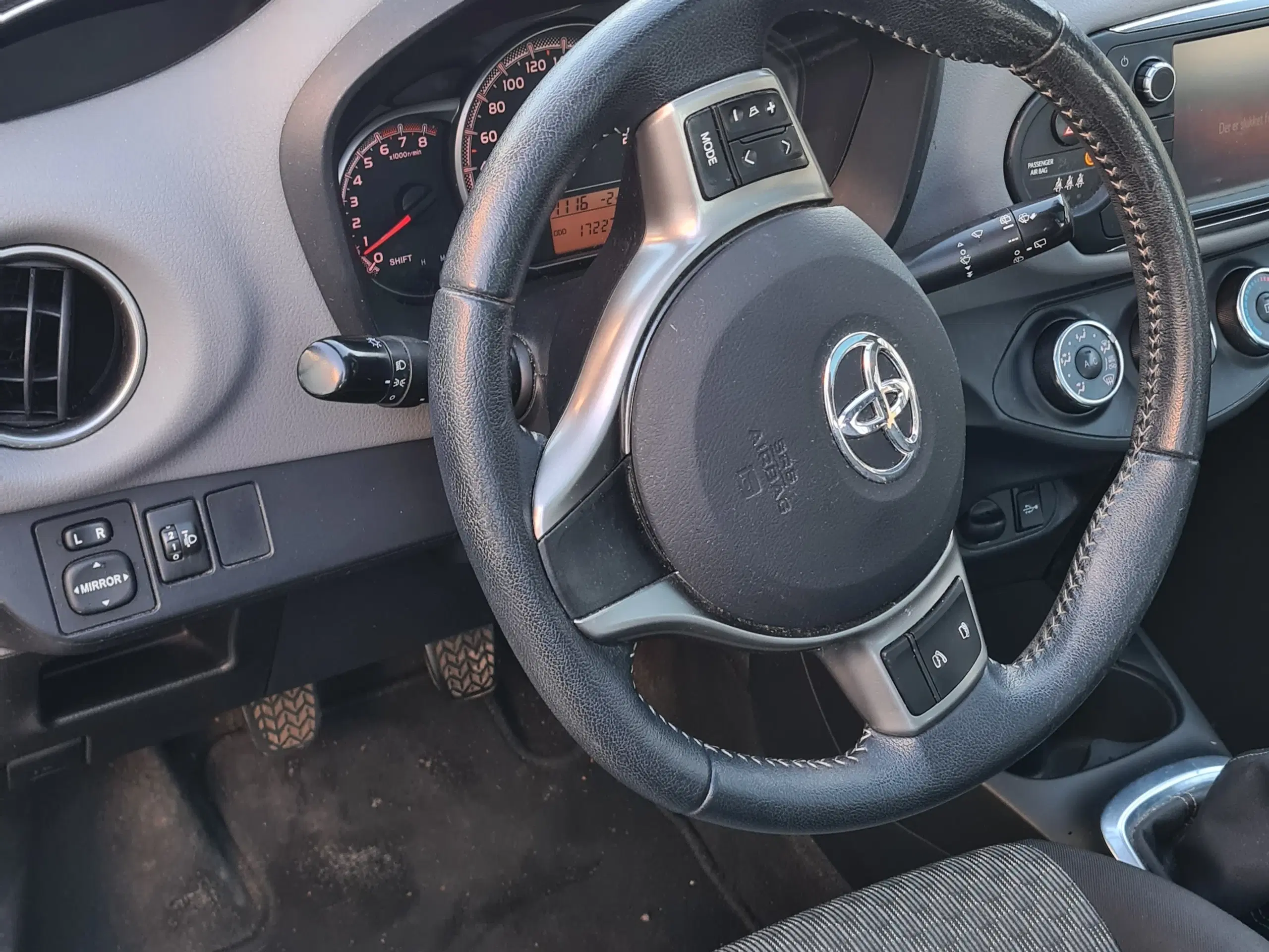 Toyota yaris årg201613 vvtikm174000somny