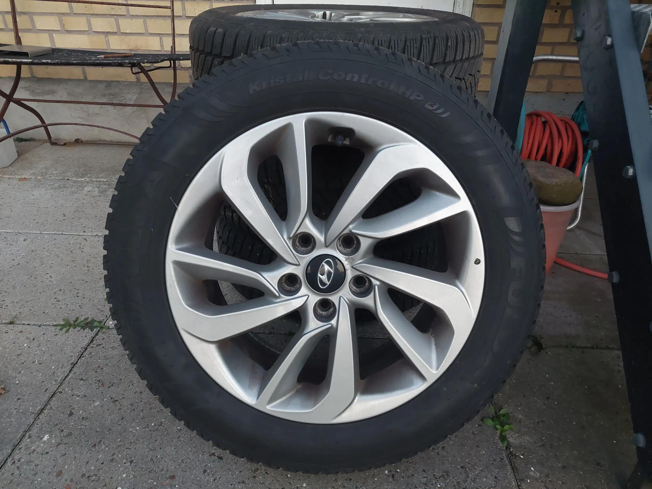 17" Hyundai Tucson alufælge m vinterdæk