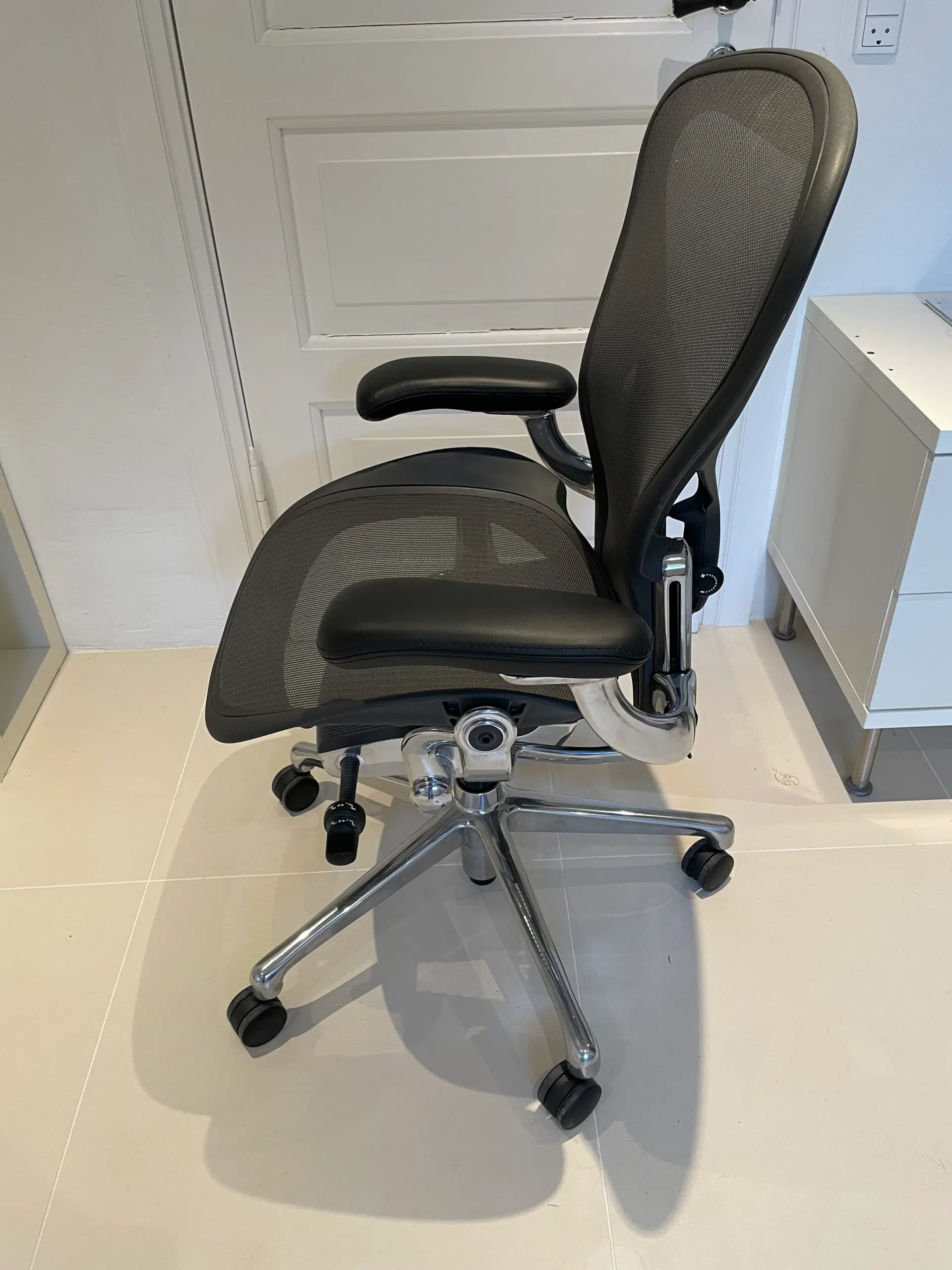 Herman Miller Aeron Kontorstol remastered Model B