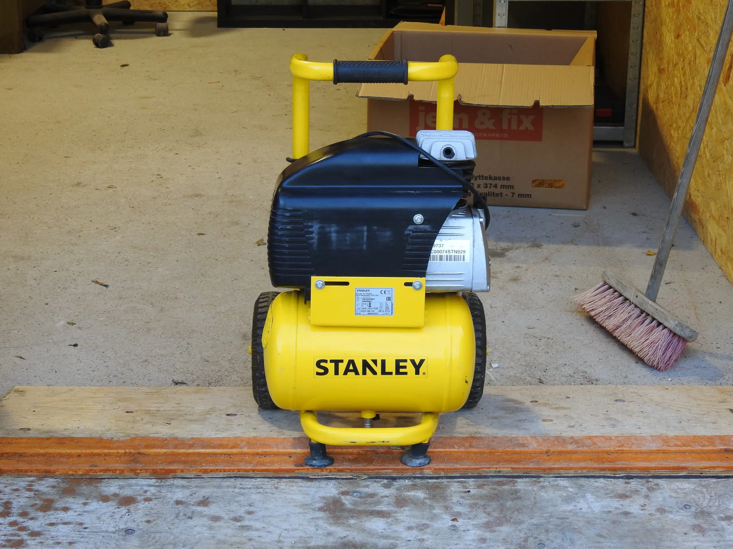 stanley kompressor med 10 liters tank 10 bar