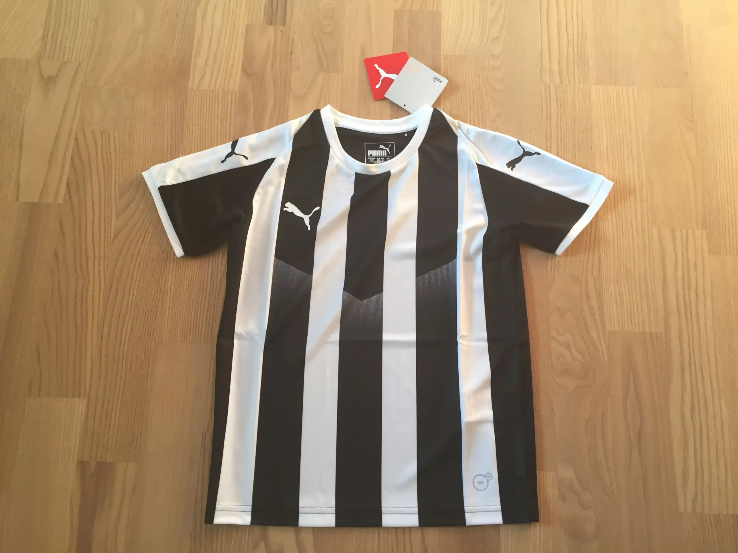 NY stribet Puma t-shirt (7-8 år)