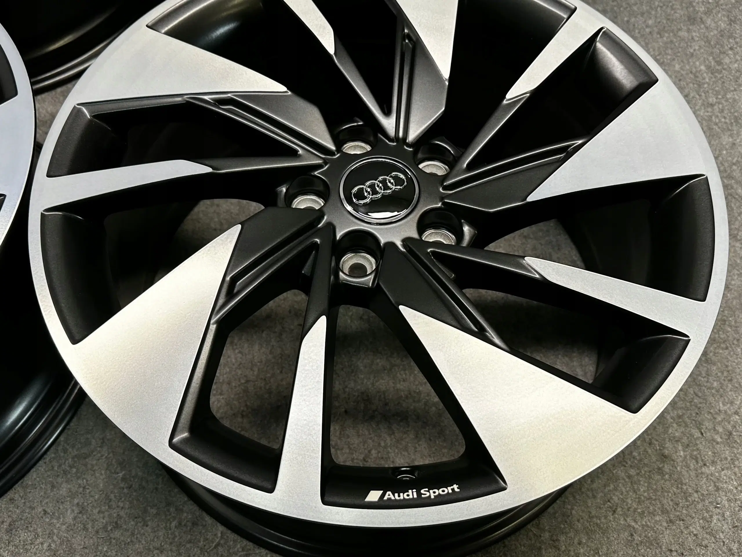 AUDI A3 8Y 8Y0 18 80" x 18" 5x112 ET 46