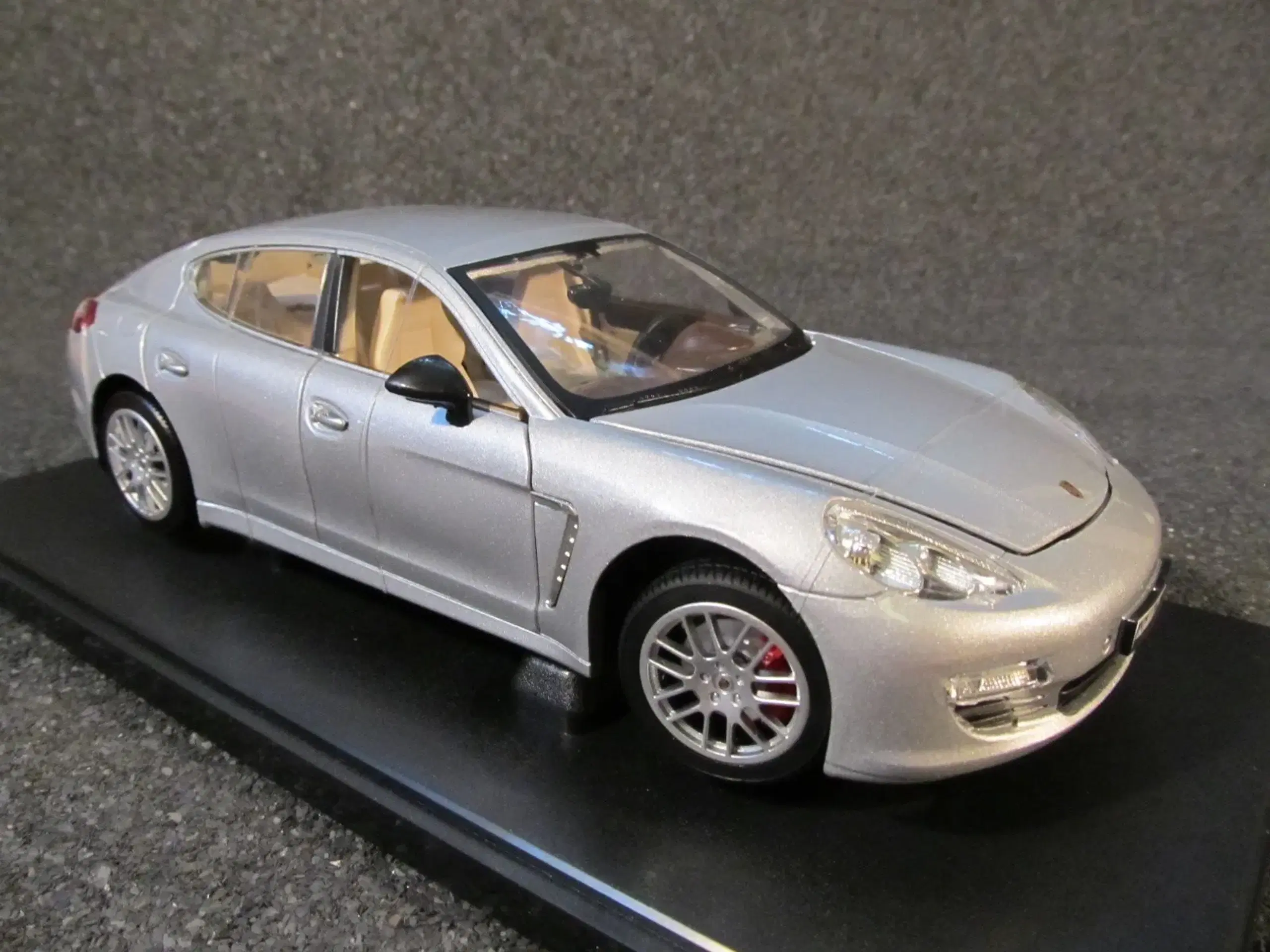 2009 Porsche Panamera - 1:18