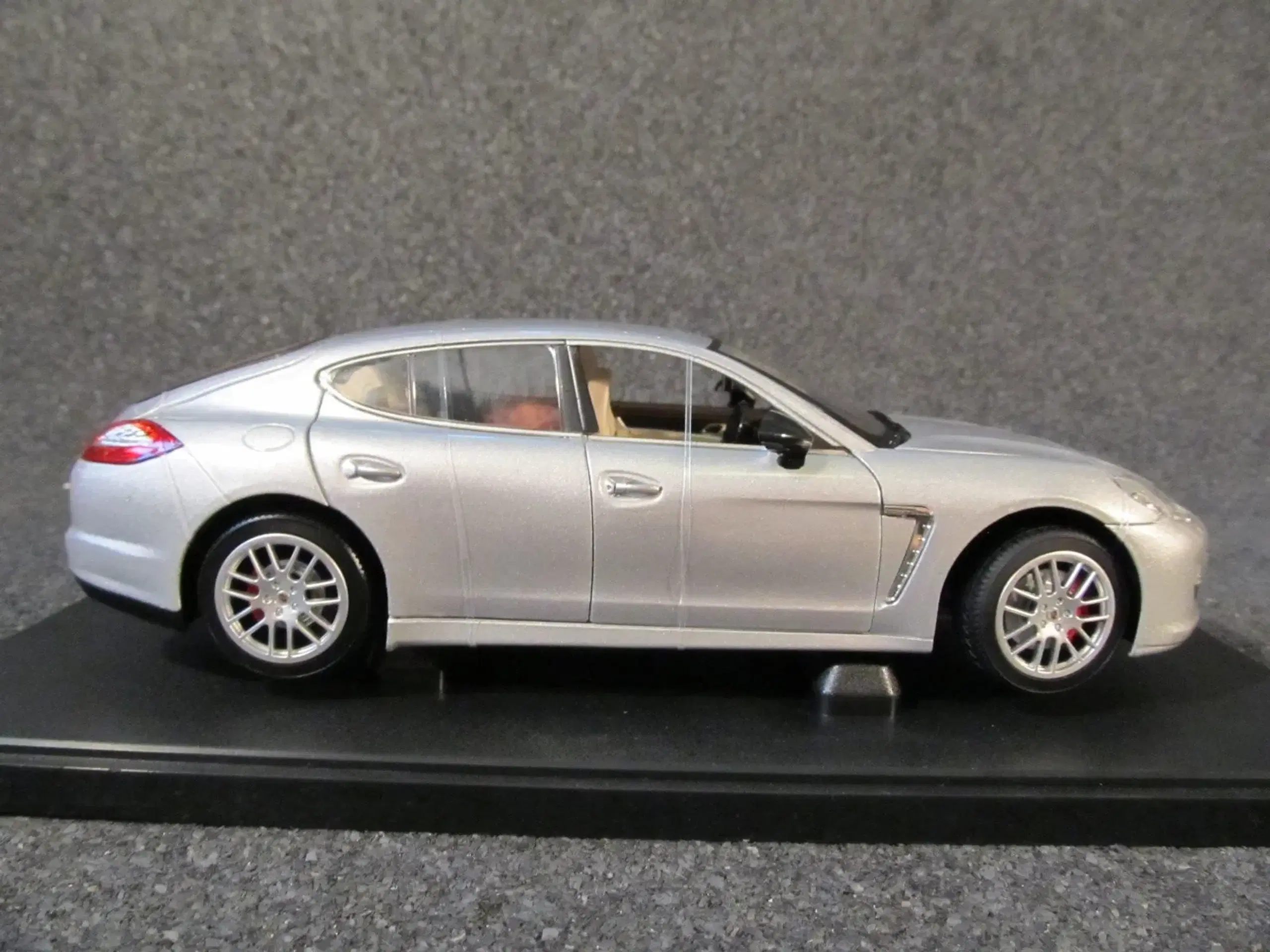 2009 Porsche Panamera - 1:18