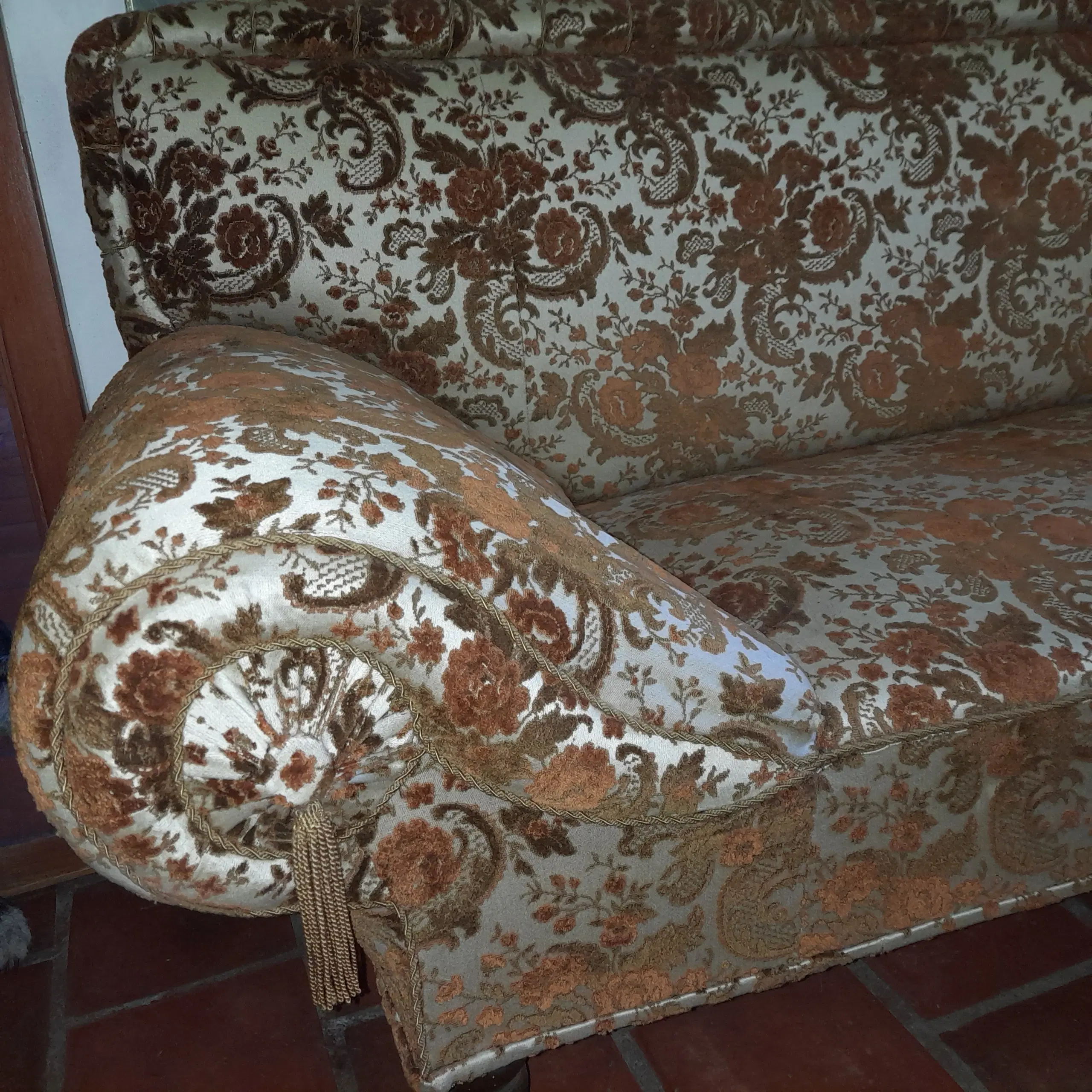 Chaisselong sofa over 100 år