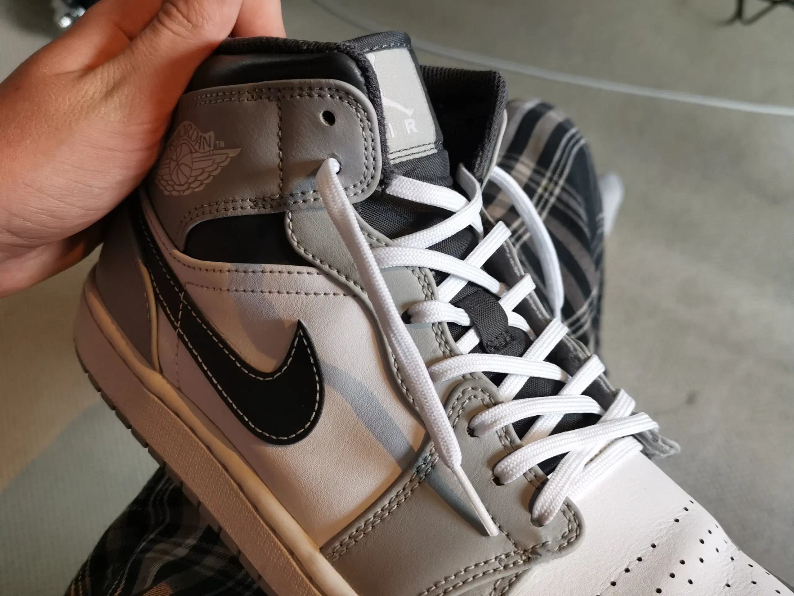 Jordan 1 light smoke grey/white