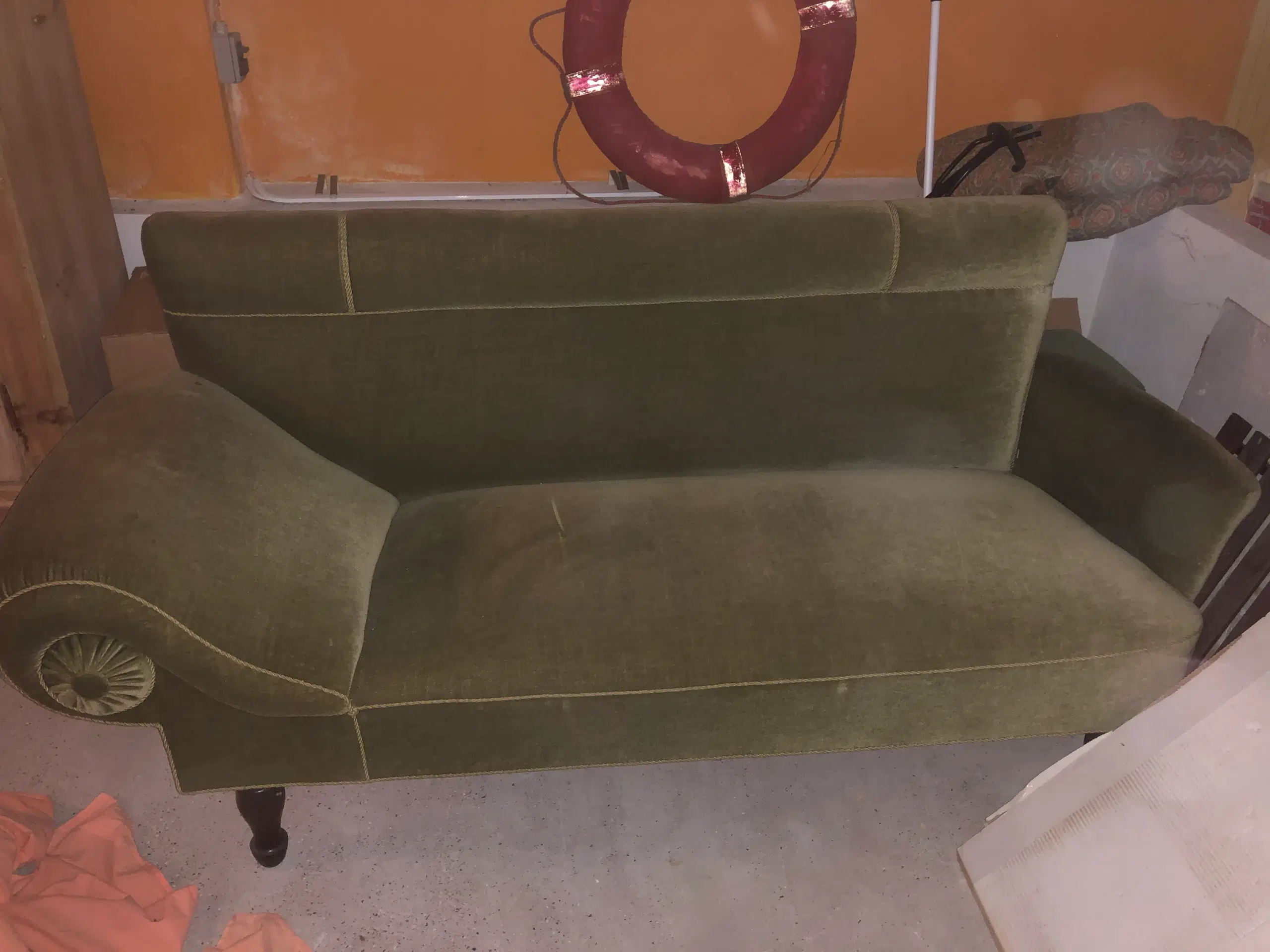 Chaiselong sofa