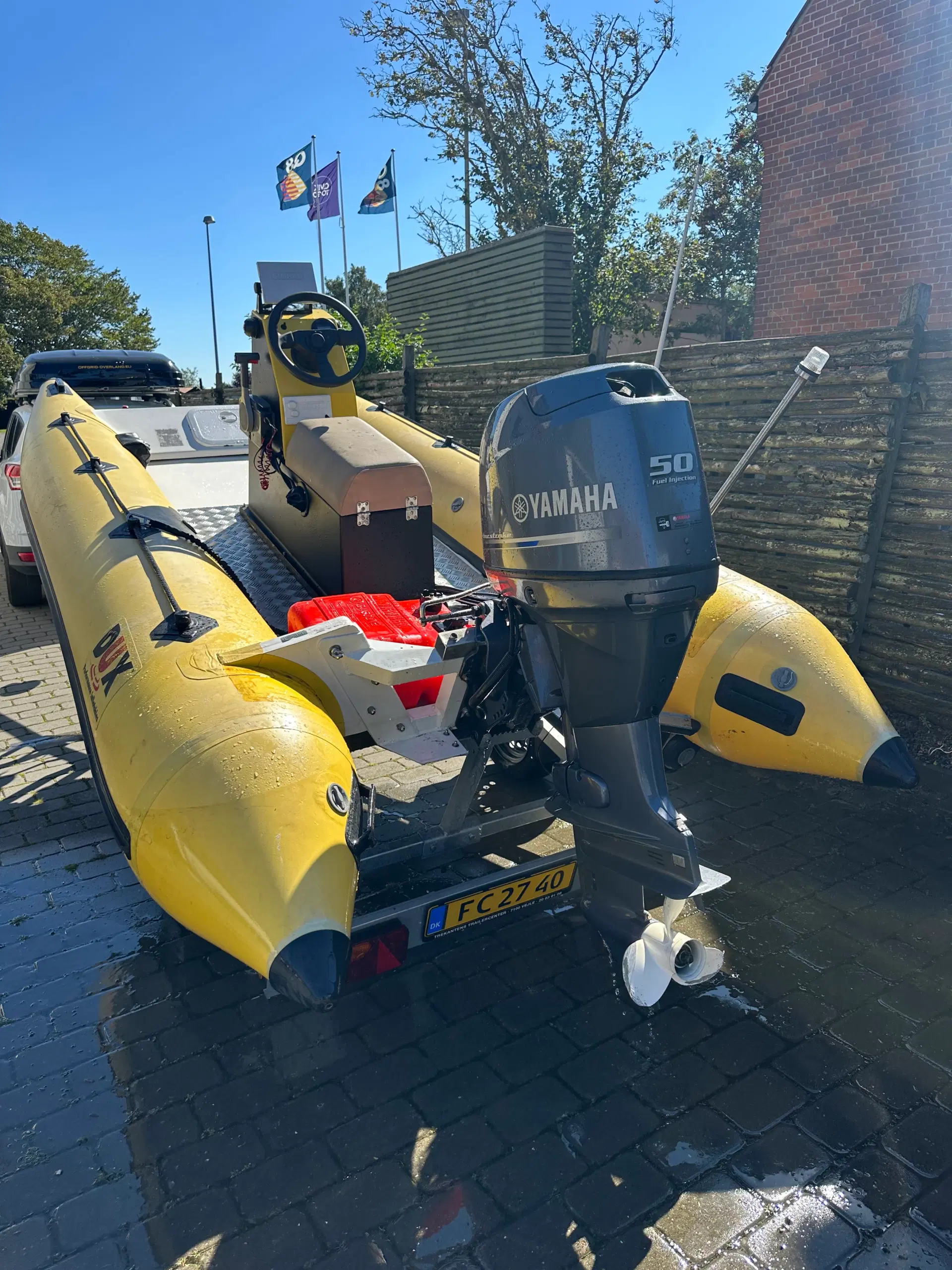 DUX 400 m/ 50 hk Yamaha og trailer