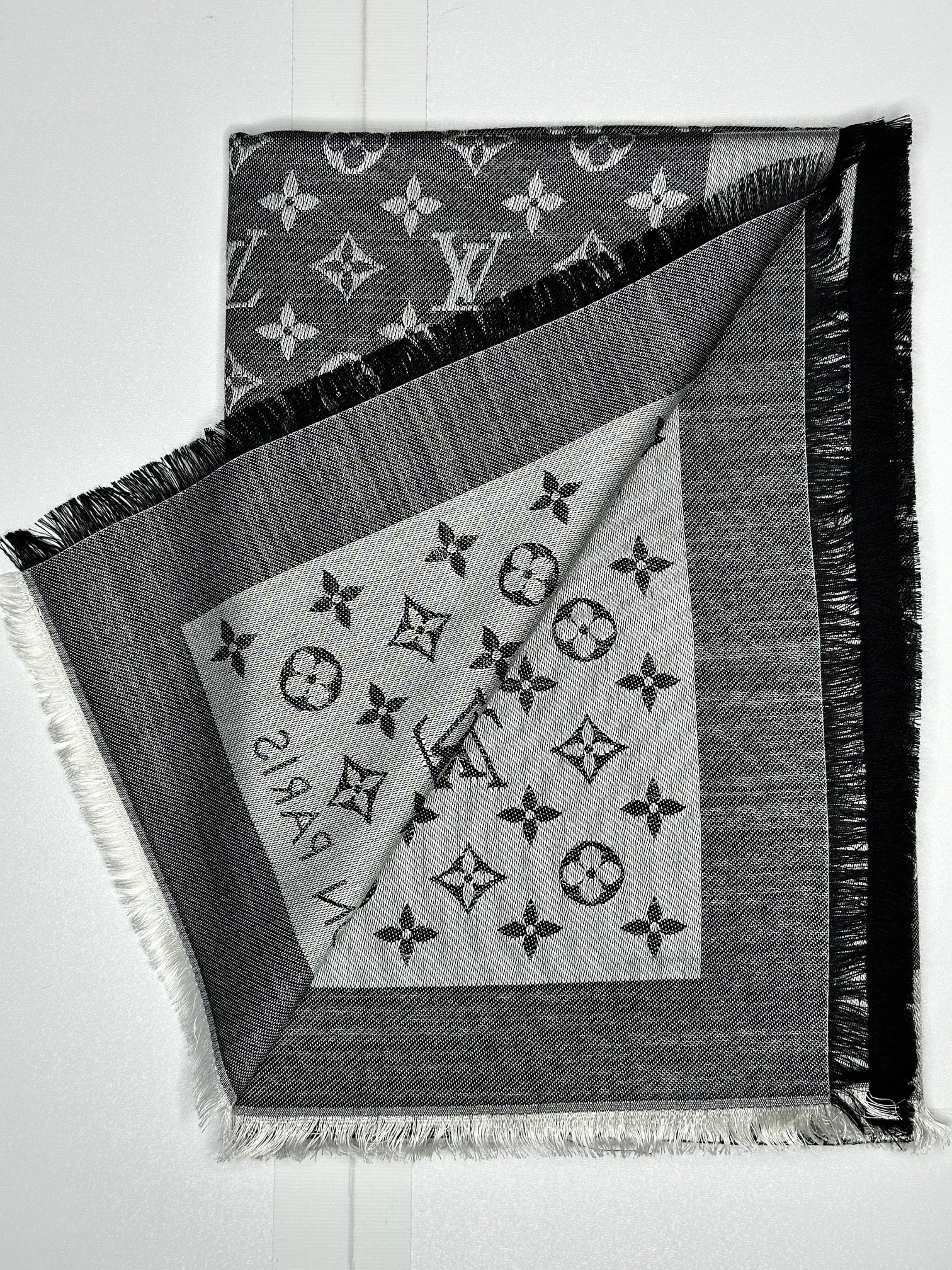 Louis Vuitton Grey Monogram Shawl Black silk/wool