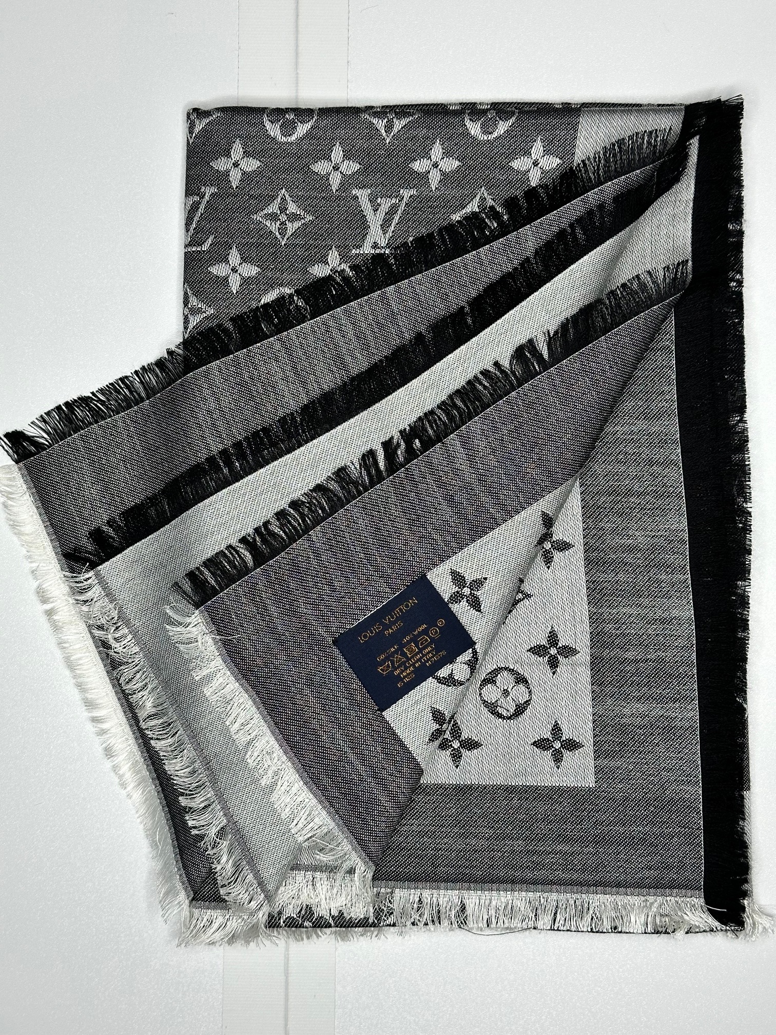 Louis Vuitton Grey Monogram Shawl Black silk/wool