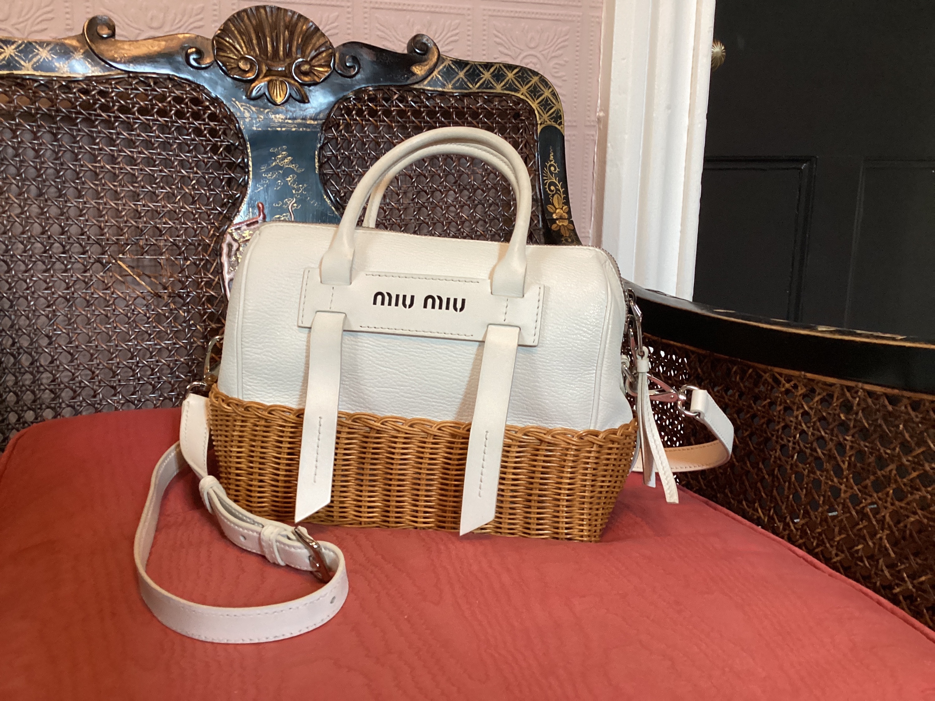 Preowned Miu Miu White Midollino Leather and Raffia Top Handle Bag