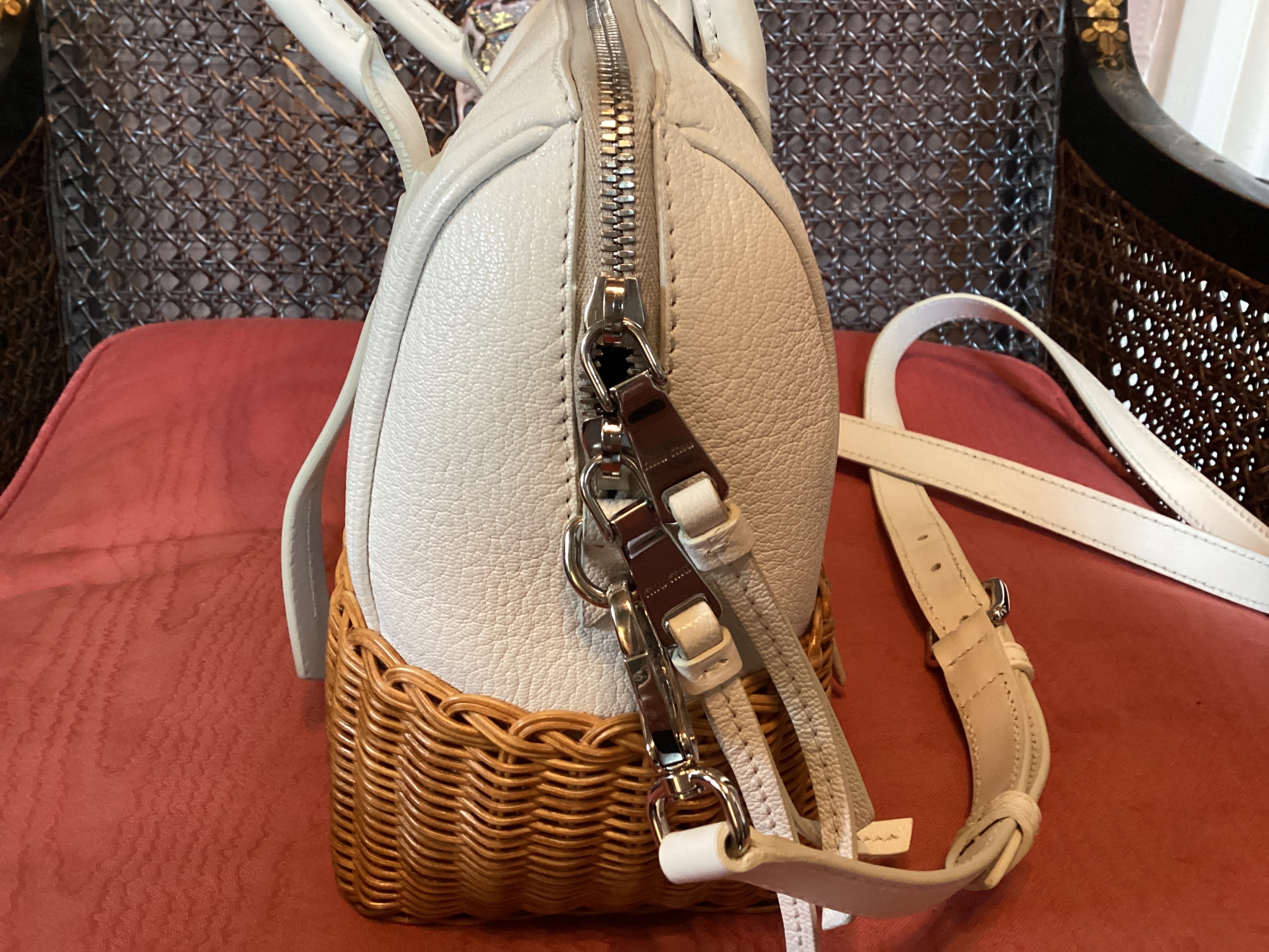 Preowned Miu Miu White Midollino Leather and Raffia Top Handle Bag