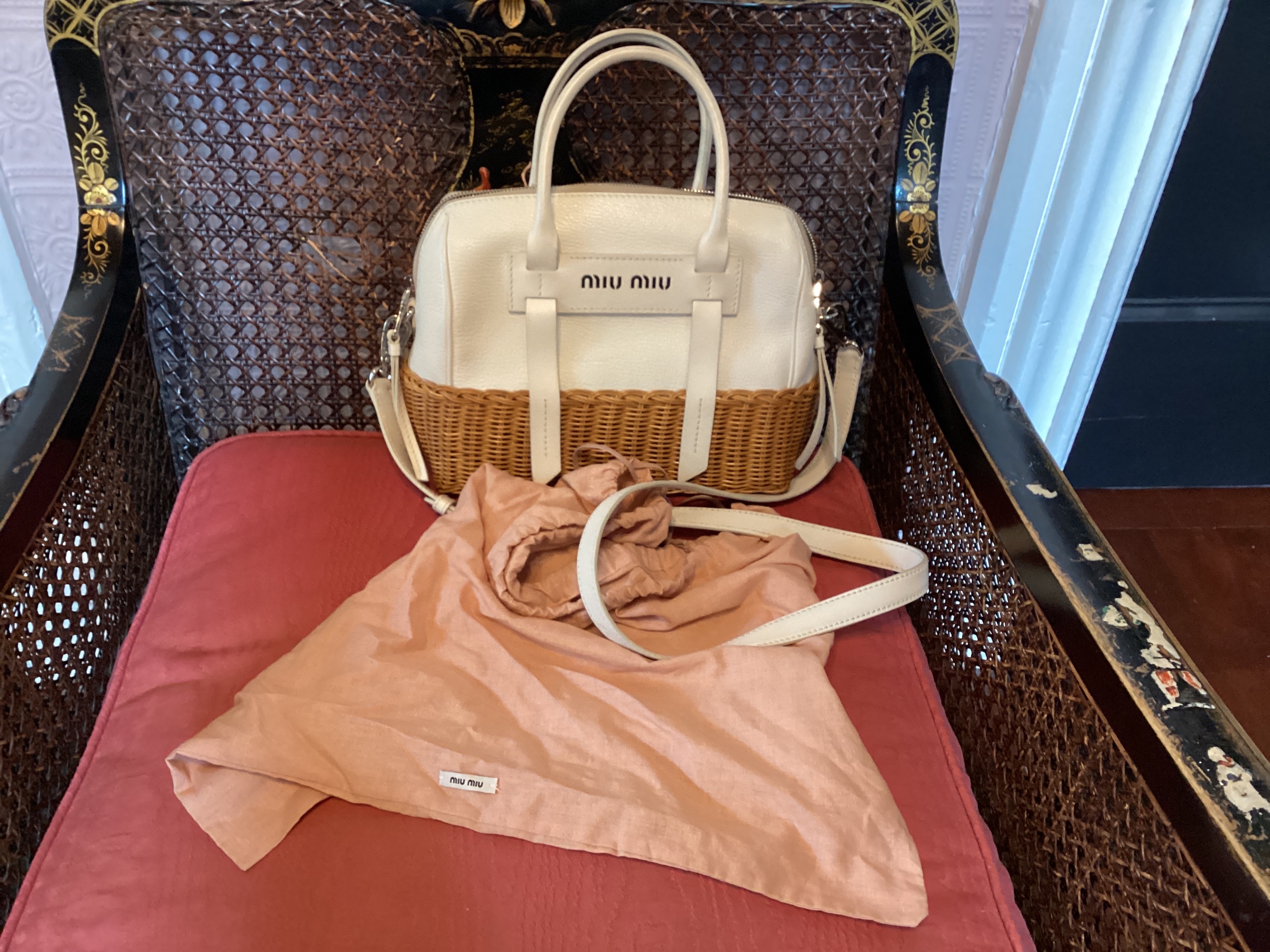 Preowned Miu Miu White Midollino Leather and Raffia Top Handle Bag