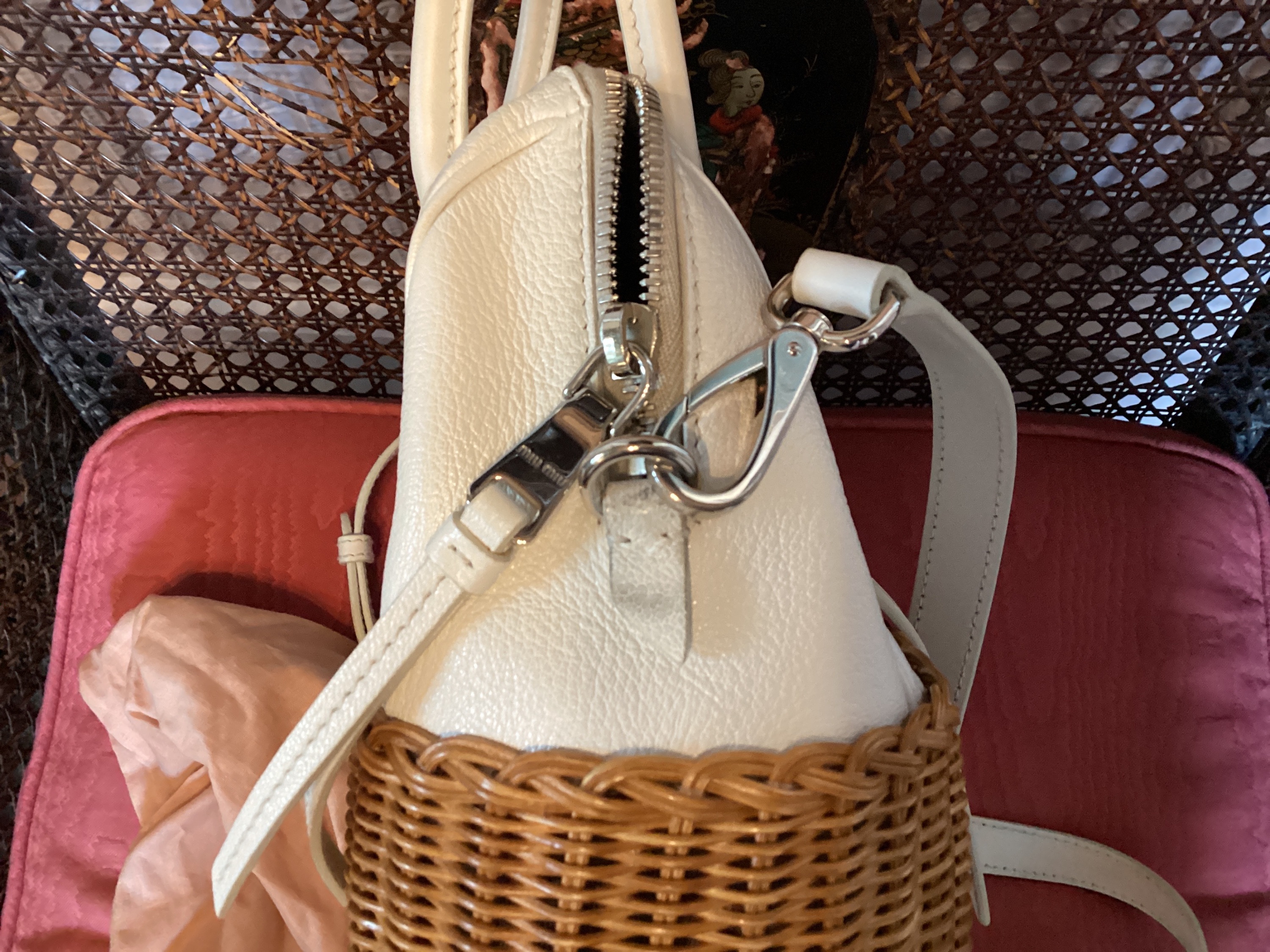 Preowned Miu Miu White Midollino Leather and Raffia Top Handle Bag