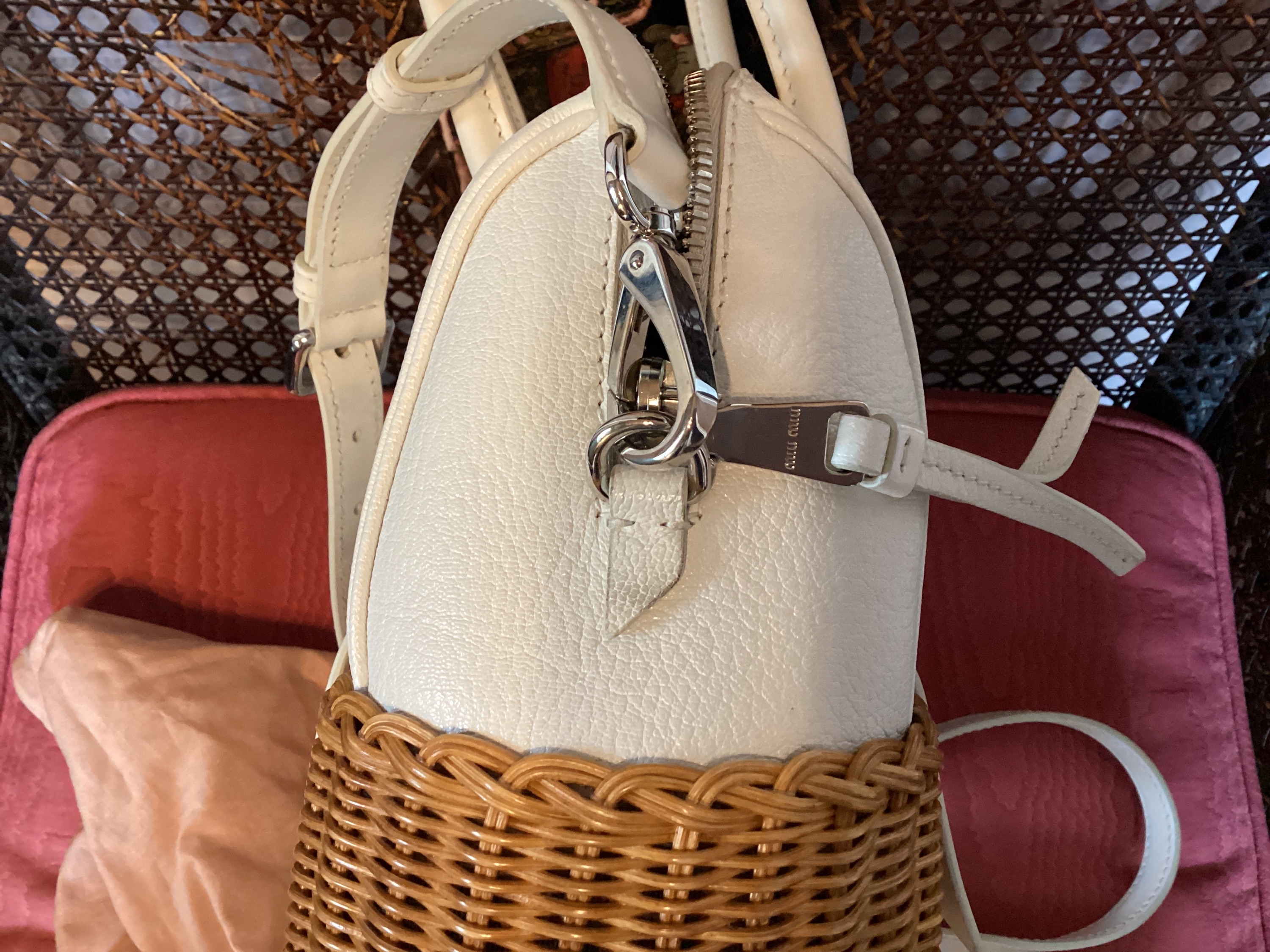 Preowned Miu Miu White Midollino Leather and Raffia Top Handle Bag