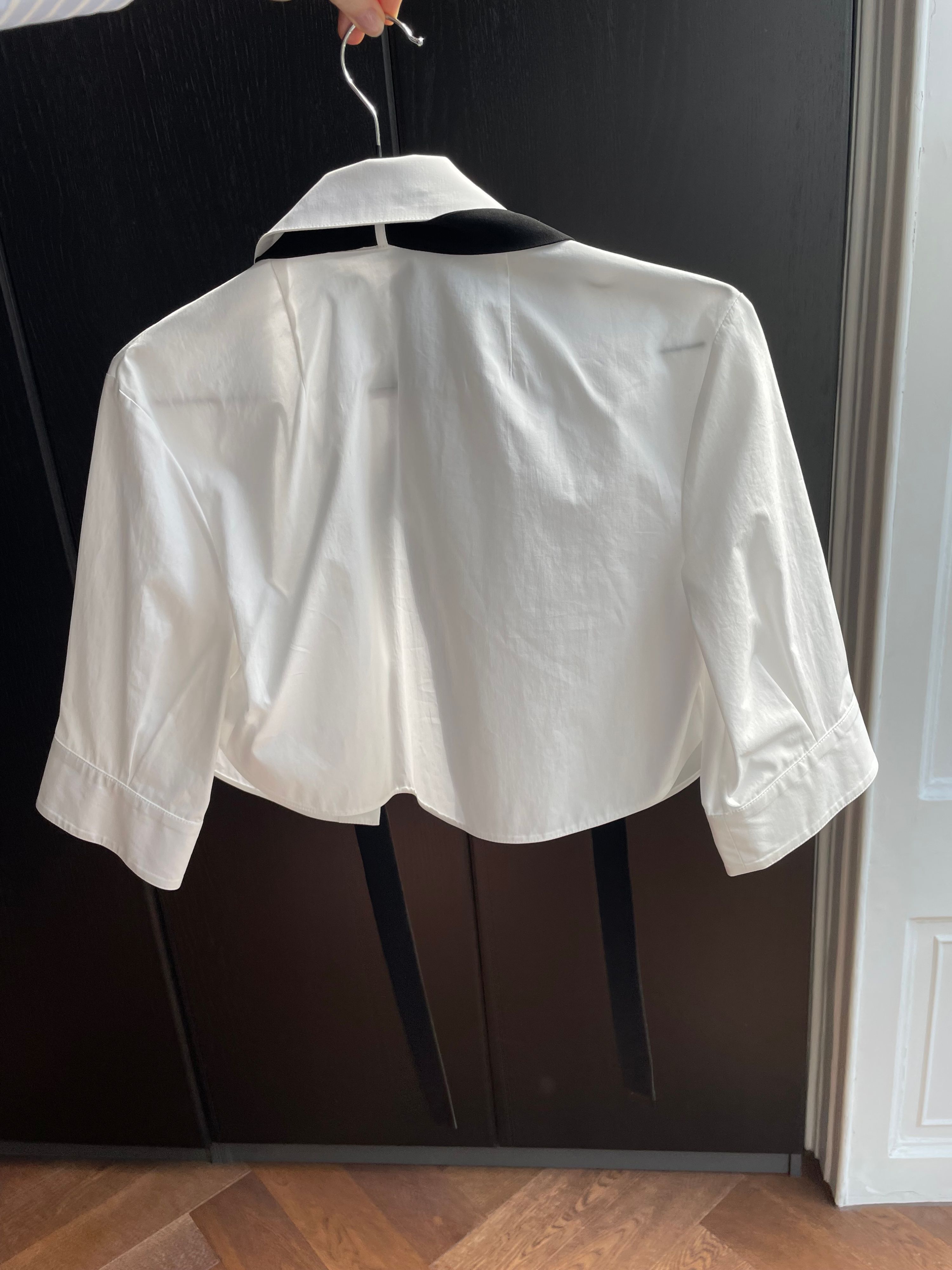 Valentino White Cropped Blouse with Velvet Bow Detail Size XS cotton