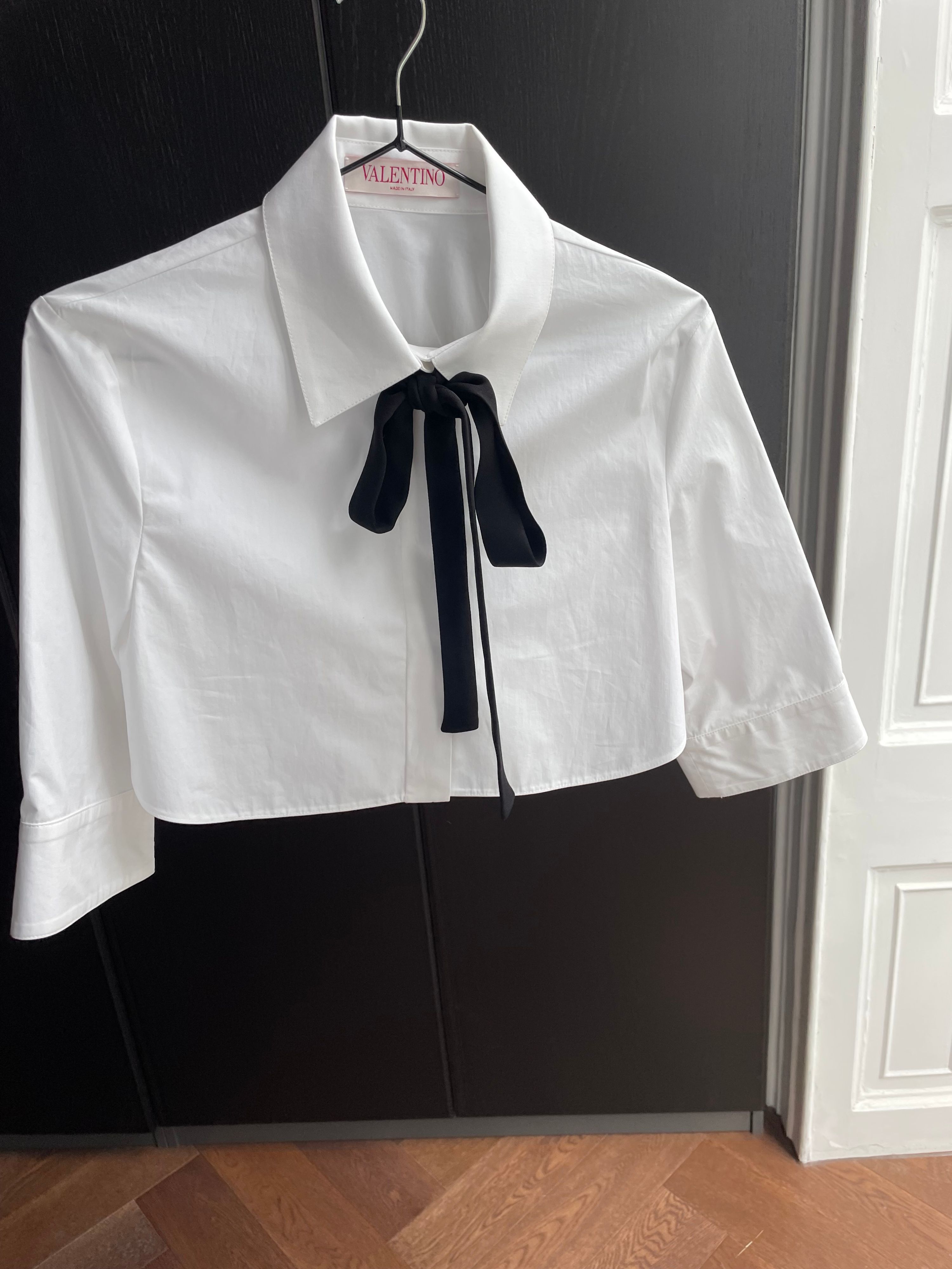 Valentino White Cropped Blouse with Velvet Bow Detail Size XS cotton