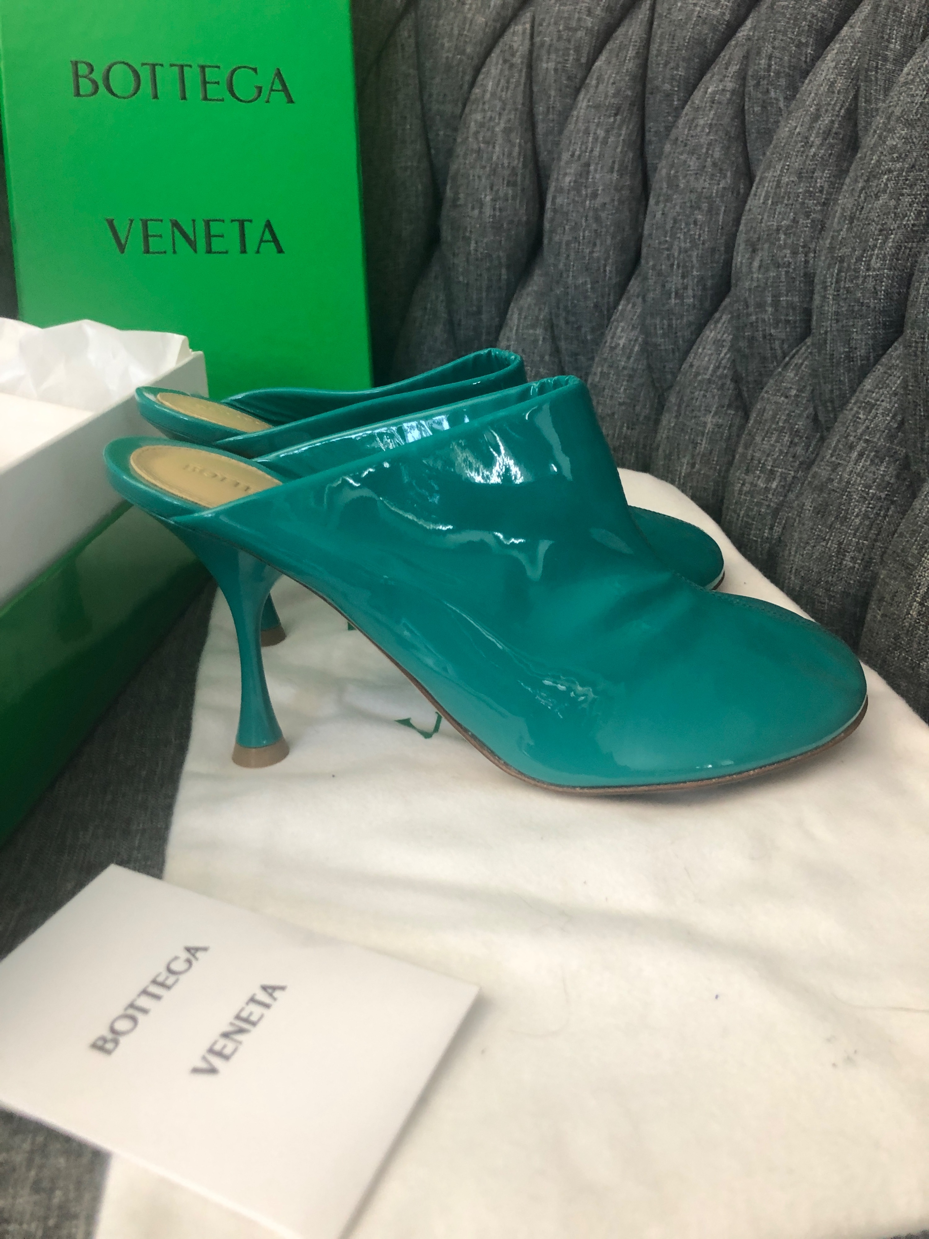 Bottega Veneta Teal Patent Leather Dot Mules Size 35.5 Turkis lackleder