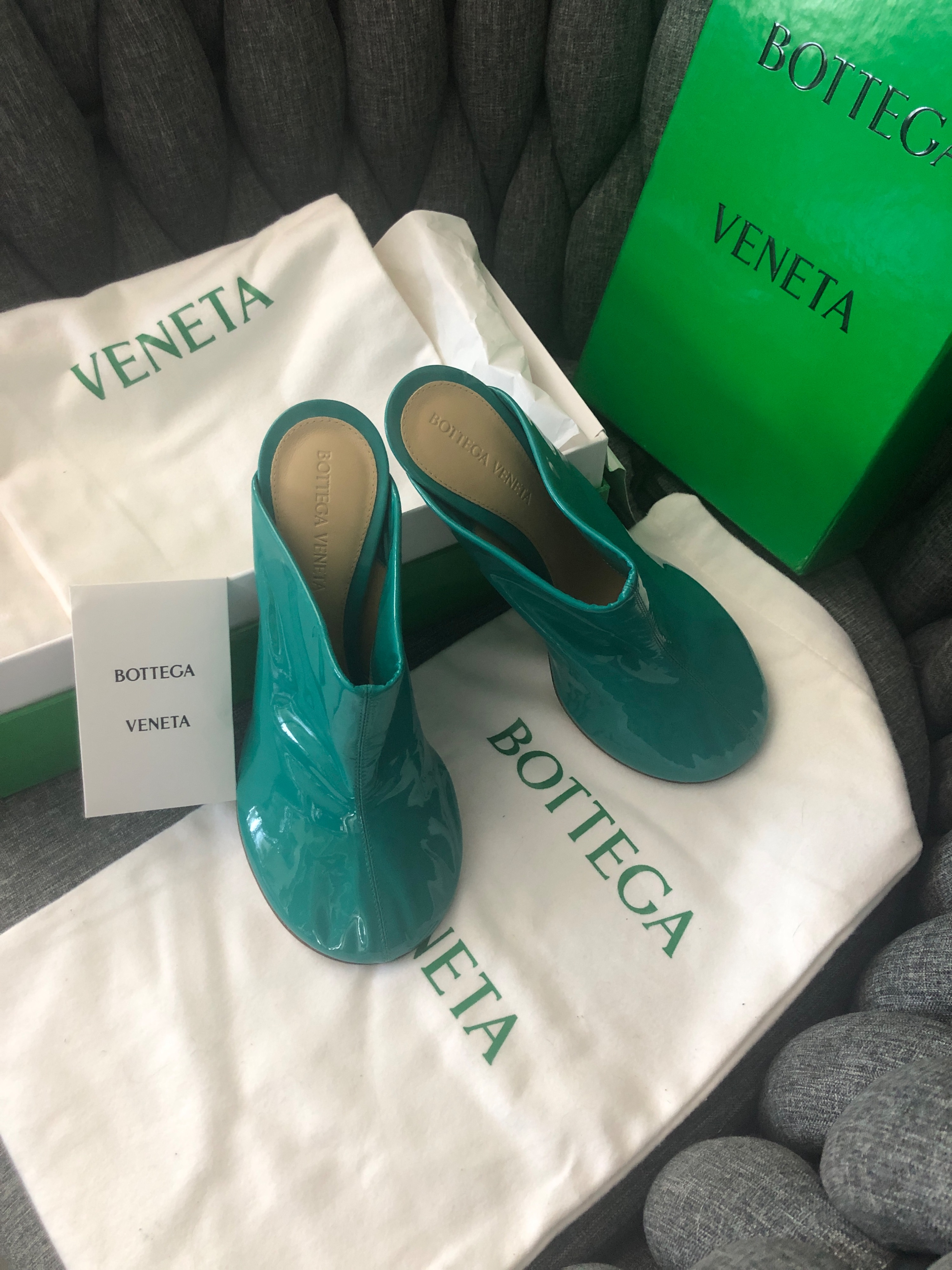 Bottega Veneta Teal Patent Leather Dot Mules Size 35.5 Turkis lackleder