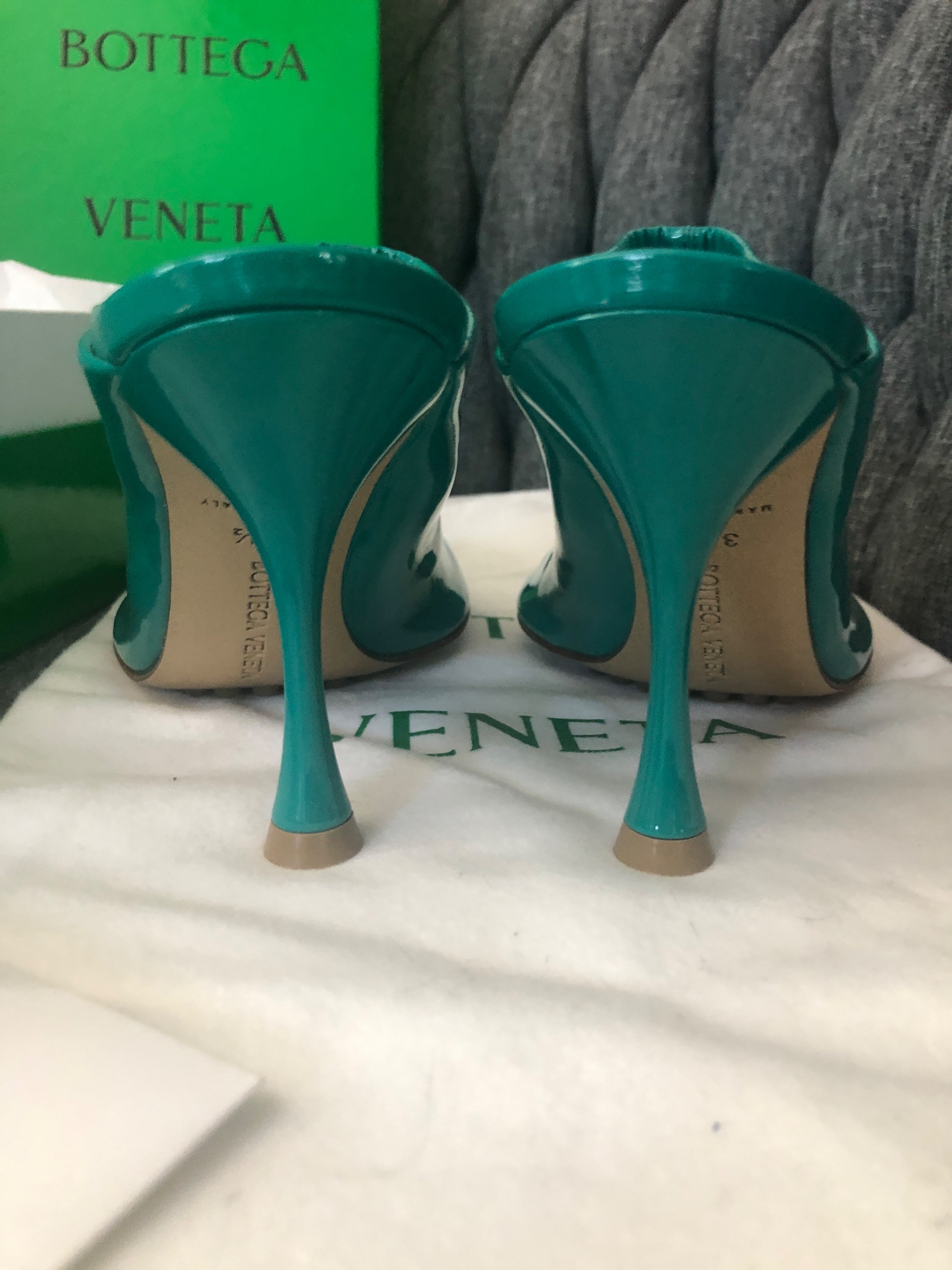 Bottega Veneta Teal Patent Leather Dot Mules Size 35.5 Turkis lackleder